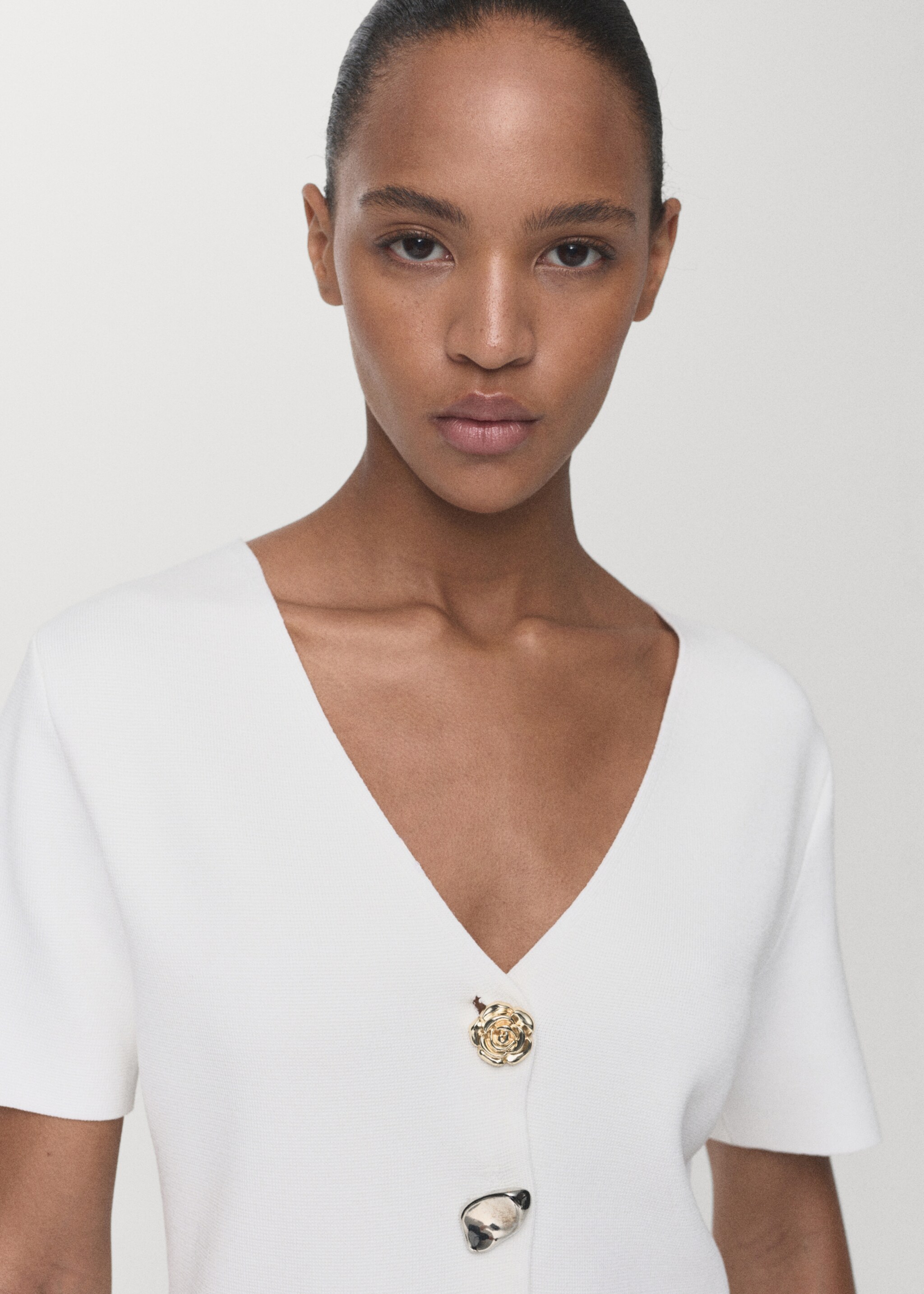 Knitted cardigan with jewel button - Details of the article 1, White. Ref: 17074139-00.