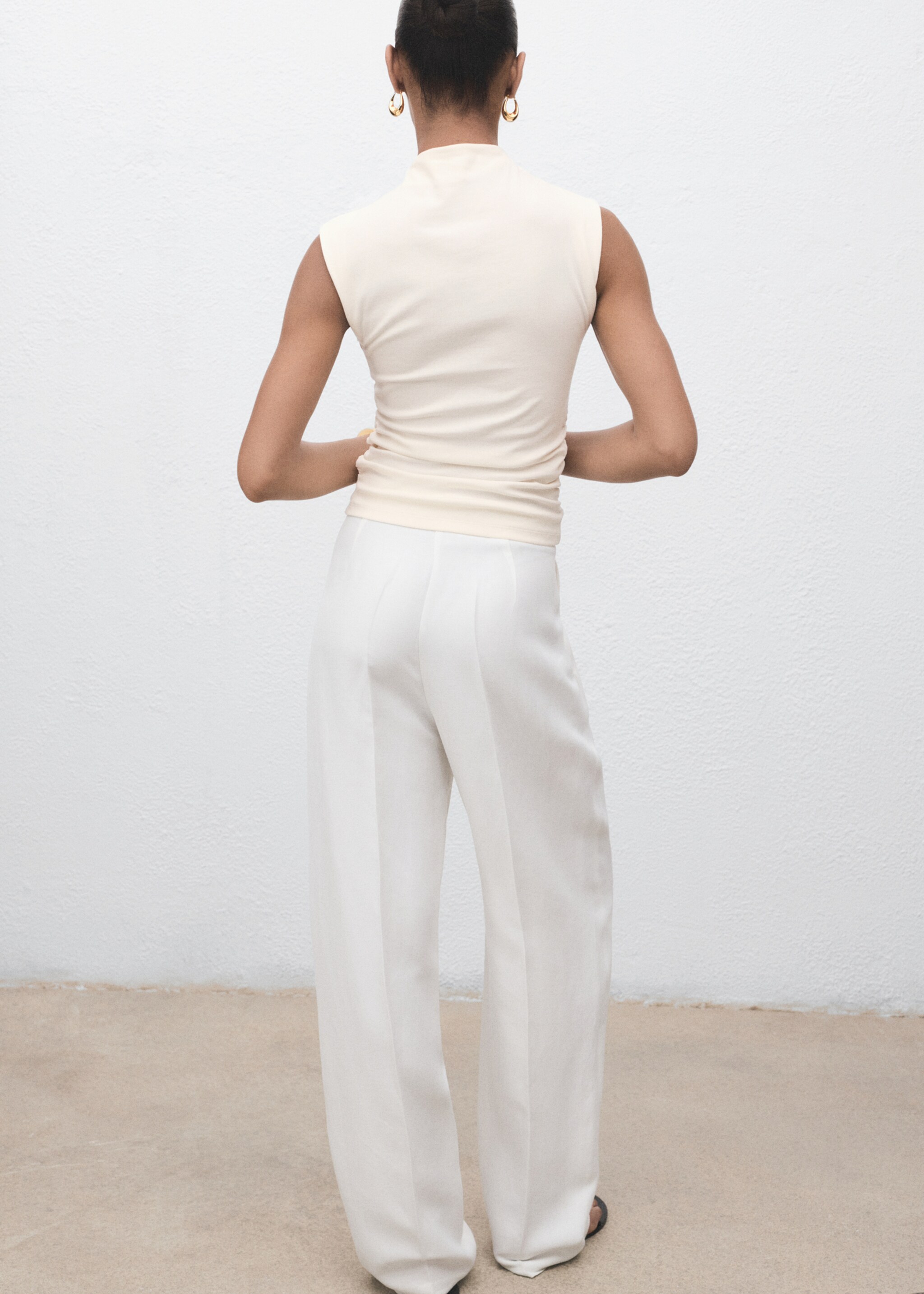 Ruched fitted top - Reverse of the article