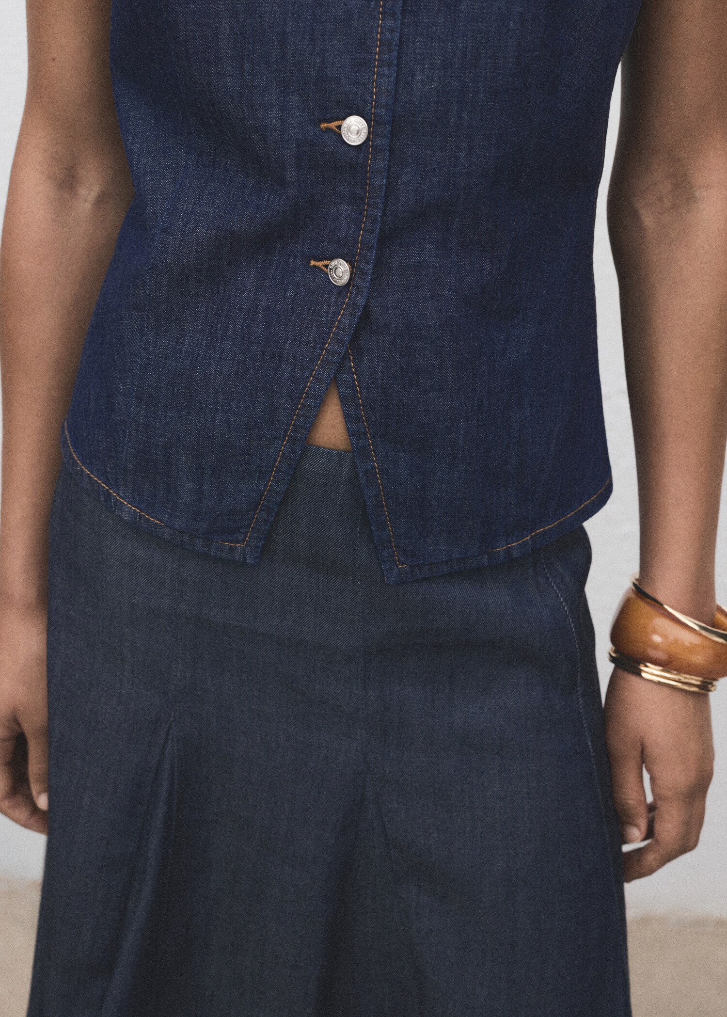 Buttoned denim top - Details of the article 6