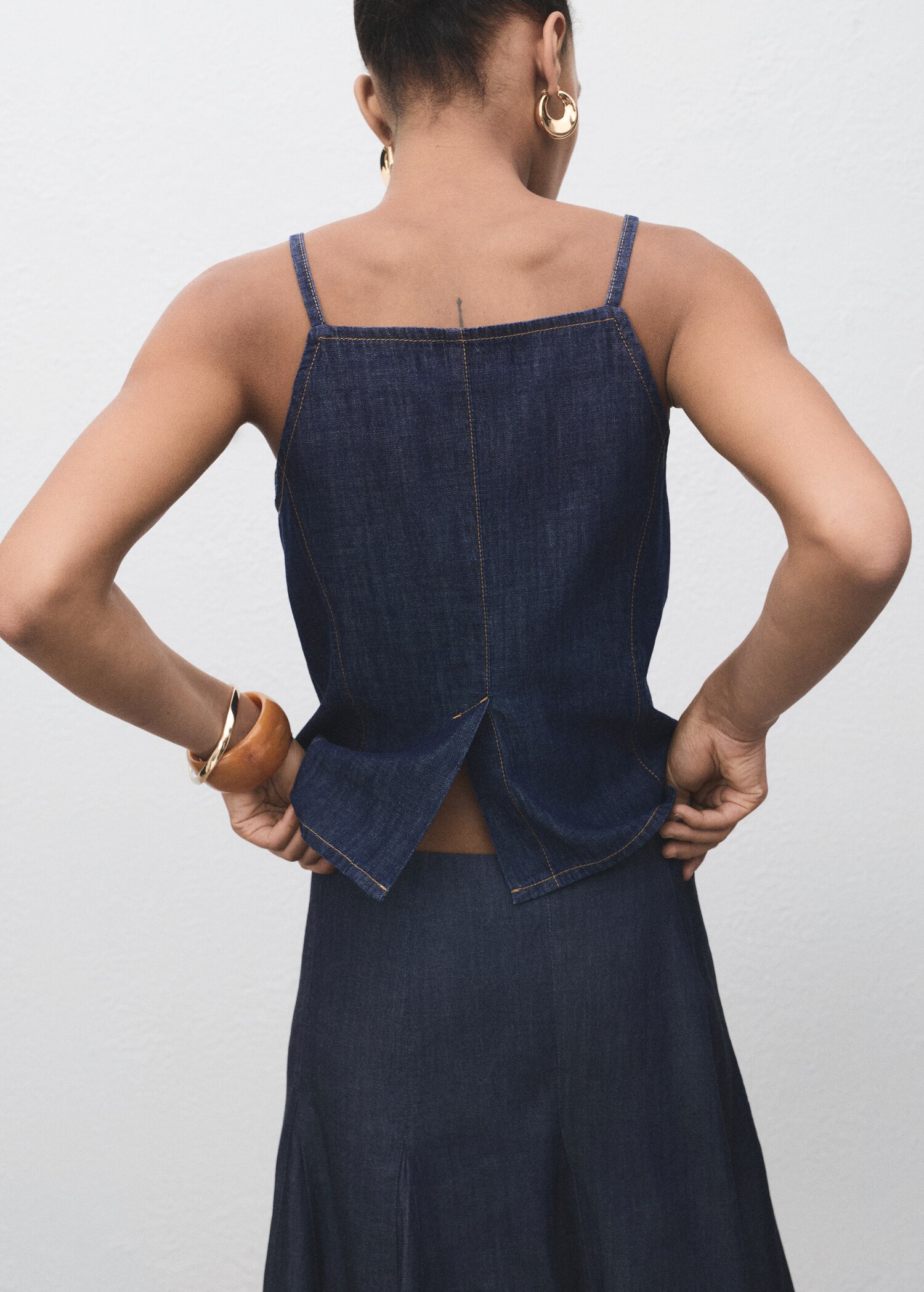 Buttoned denim top - Reverse of the article