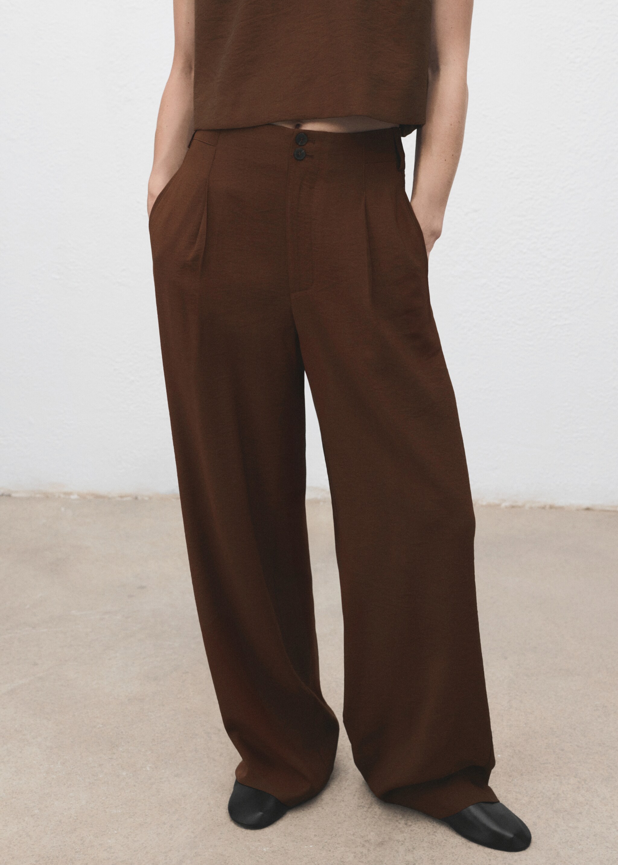 Straight-fit pleated trousers - Medium plane, Brown. Ref: 17074142-00.