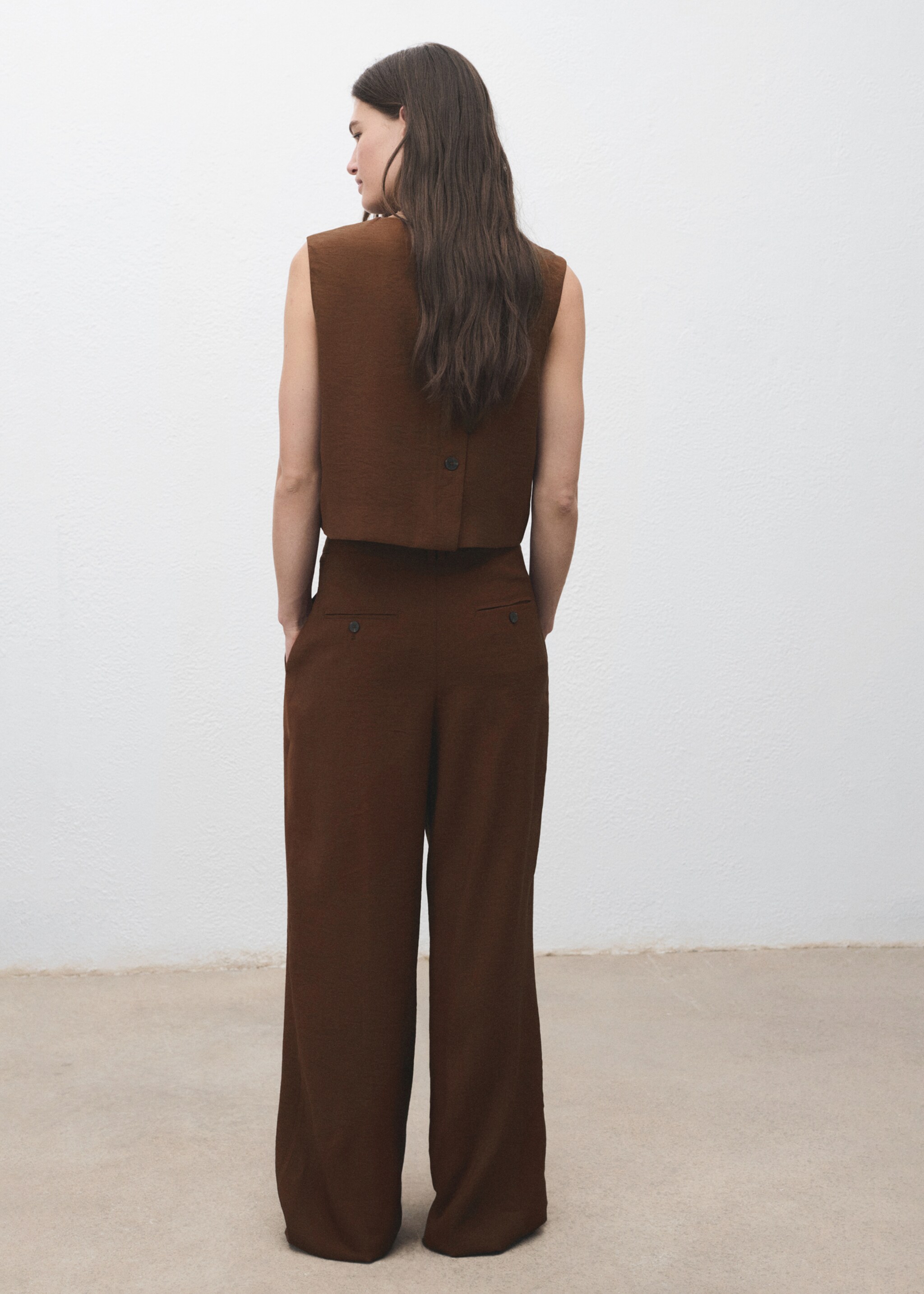 Straight-fit pleated trousers - Reverse of the article, Brown. Ref: 17074142-00.