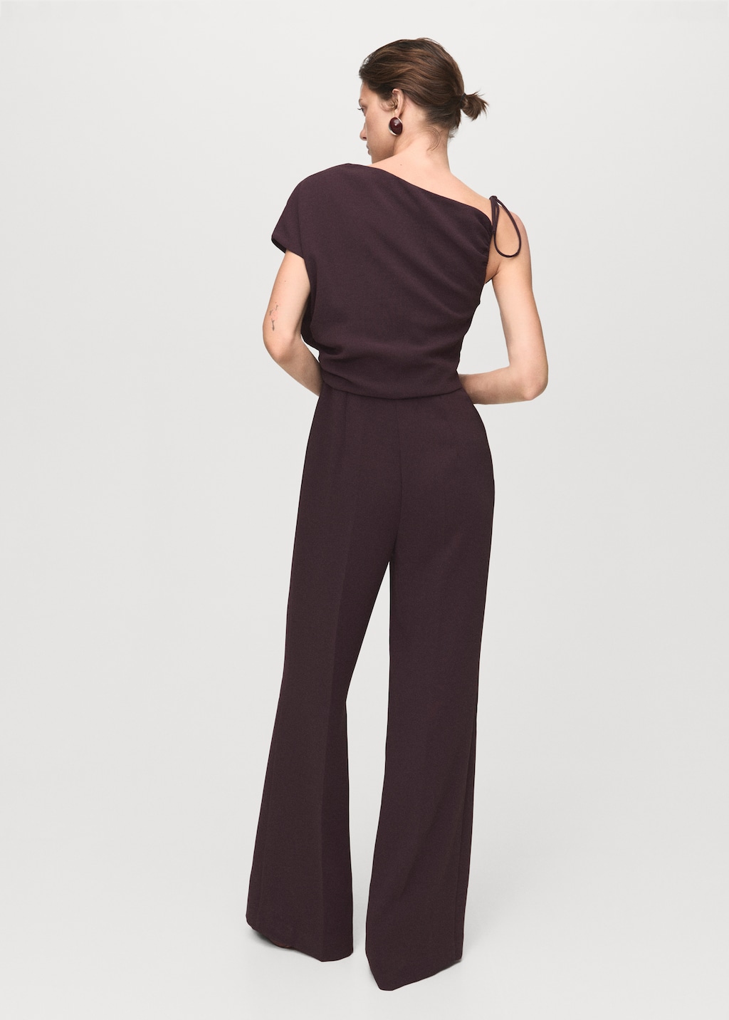 Jumpsuit with asymmetrical neck and bow