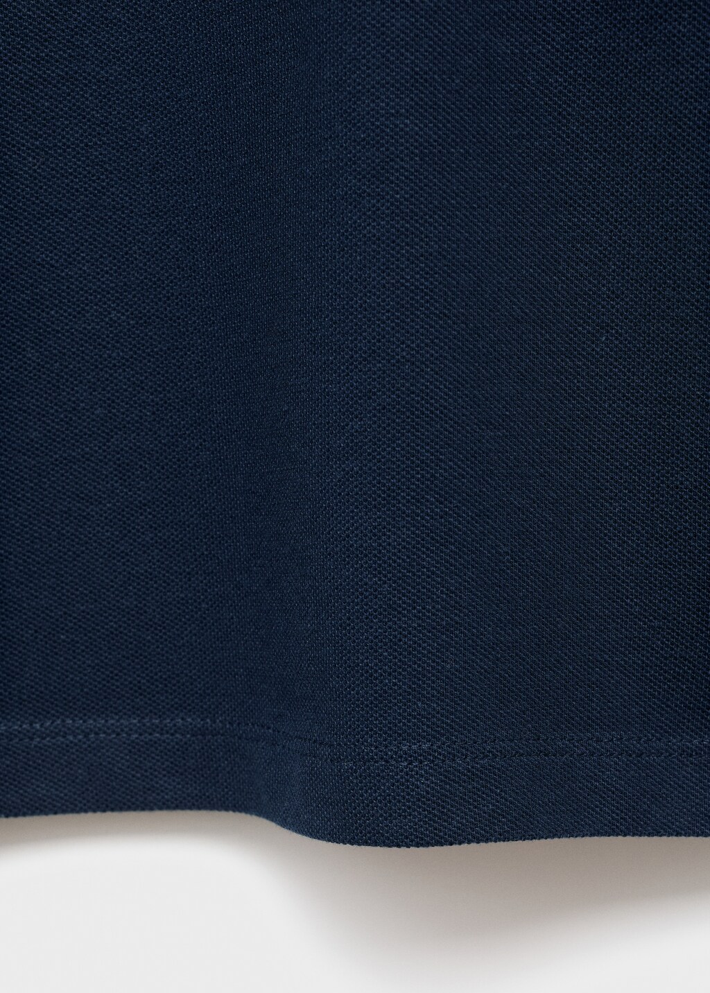 Buttoned knitted polo shirt