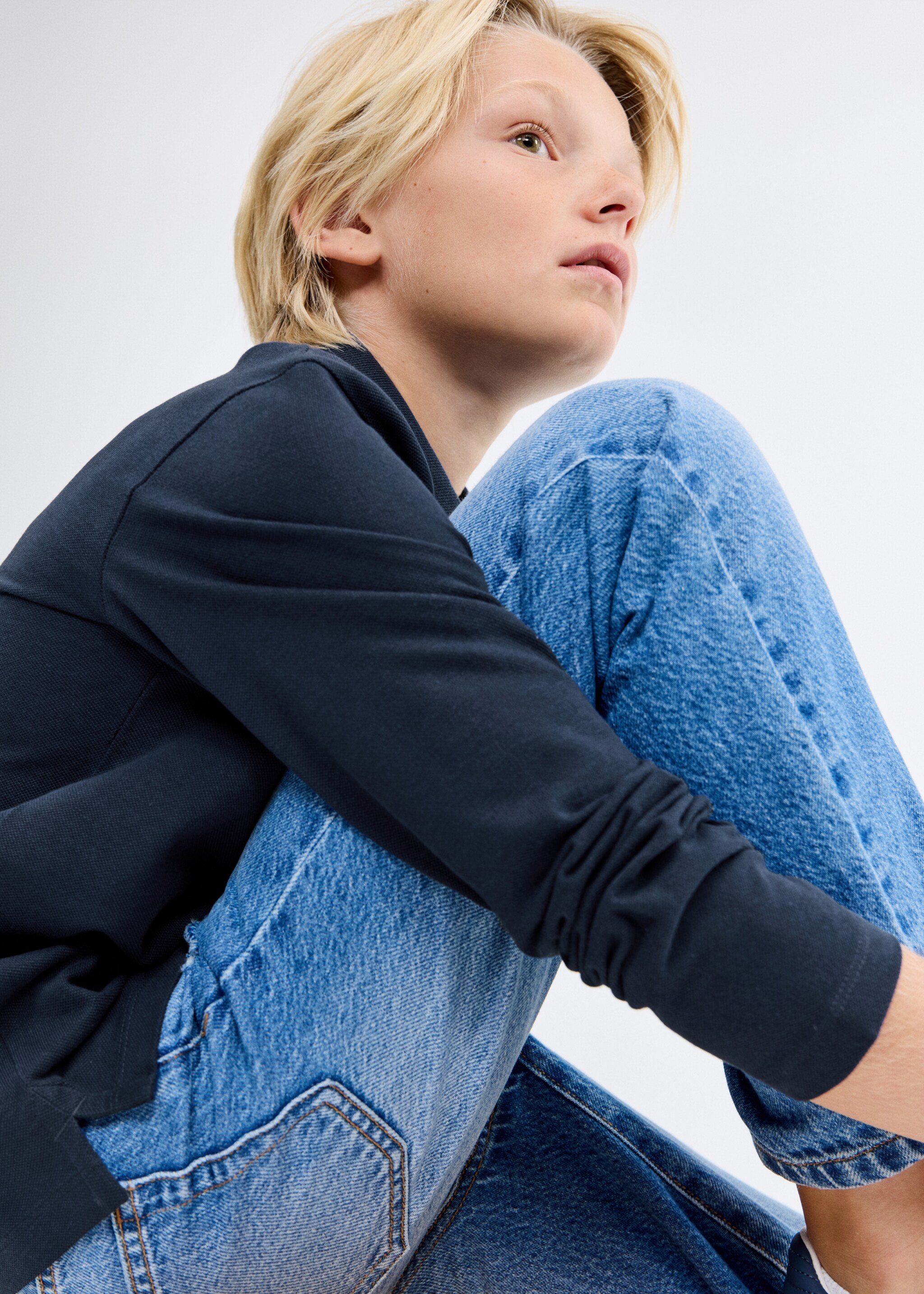 Buttoned knitted polo shirt - Details of the article 1
