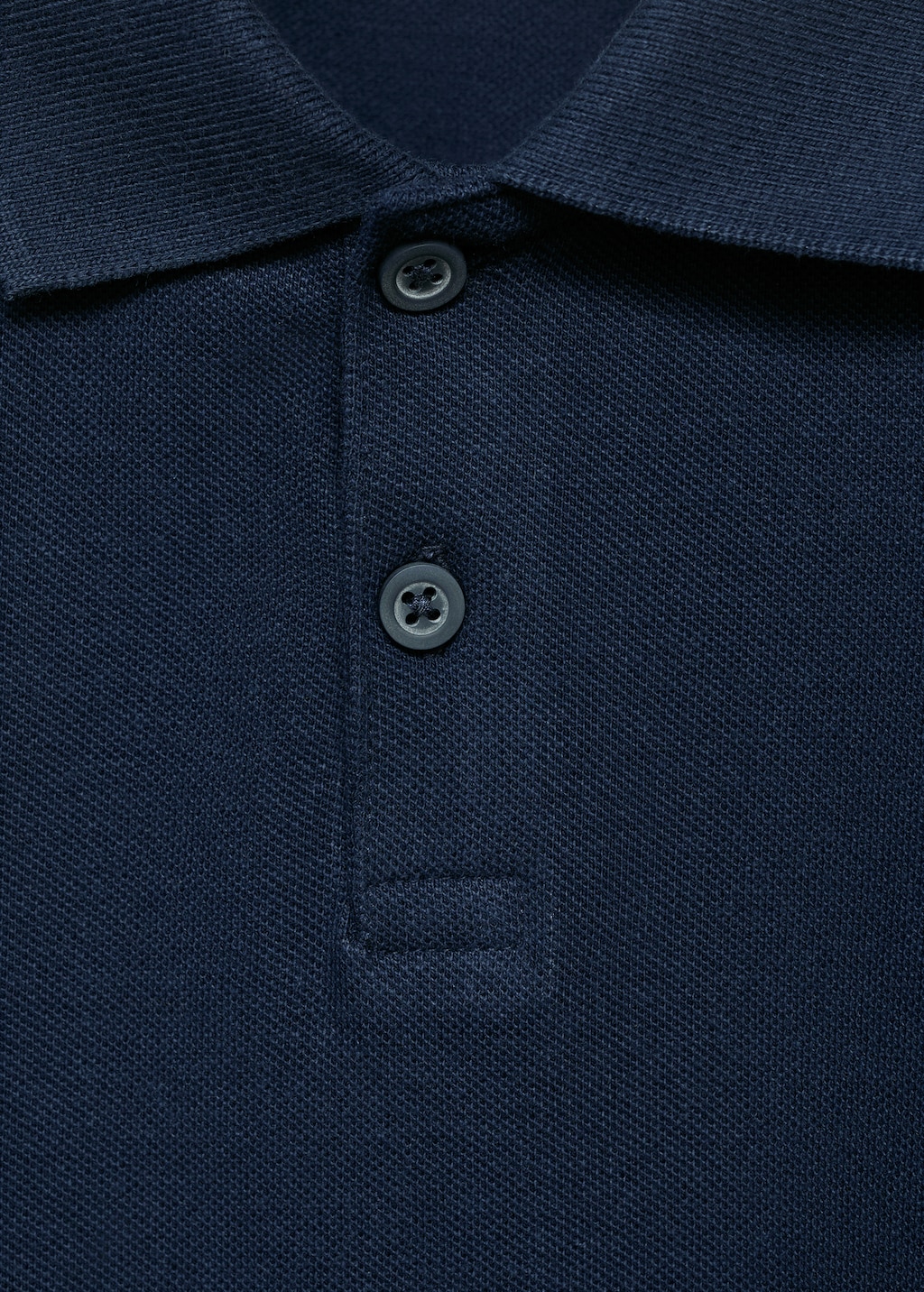 Buttoned knitted polo shirt