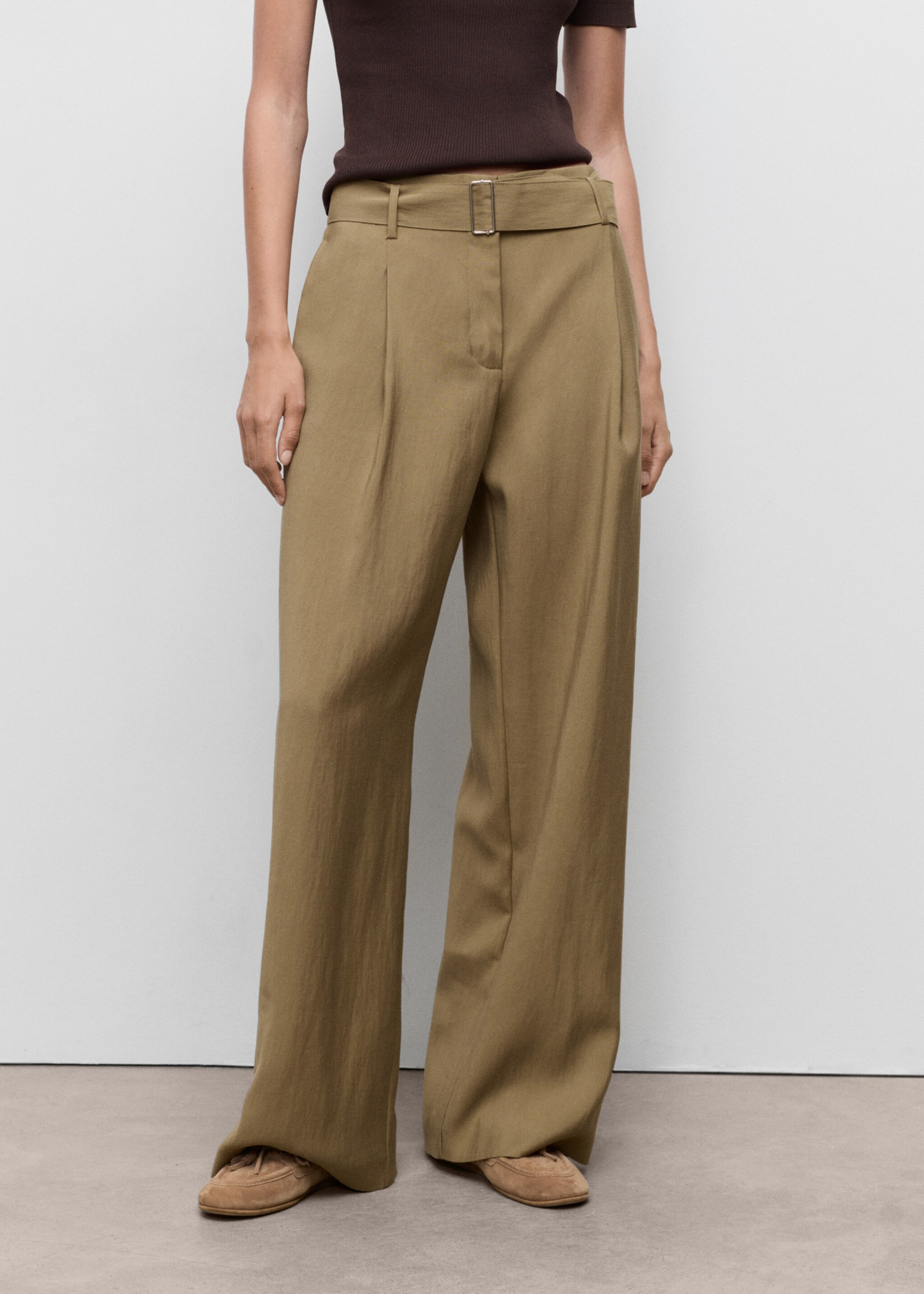 Paperbag trousers with belt - Medium plane, Olive Green. Ref: 17074409-00.