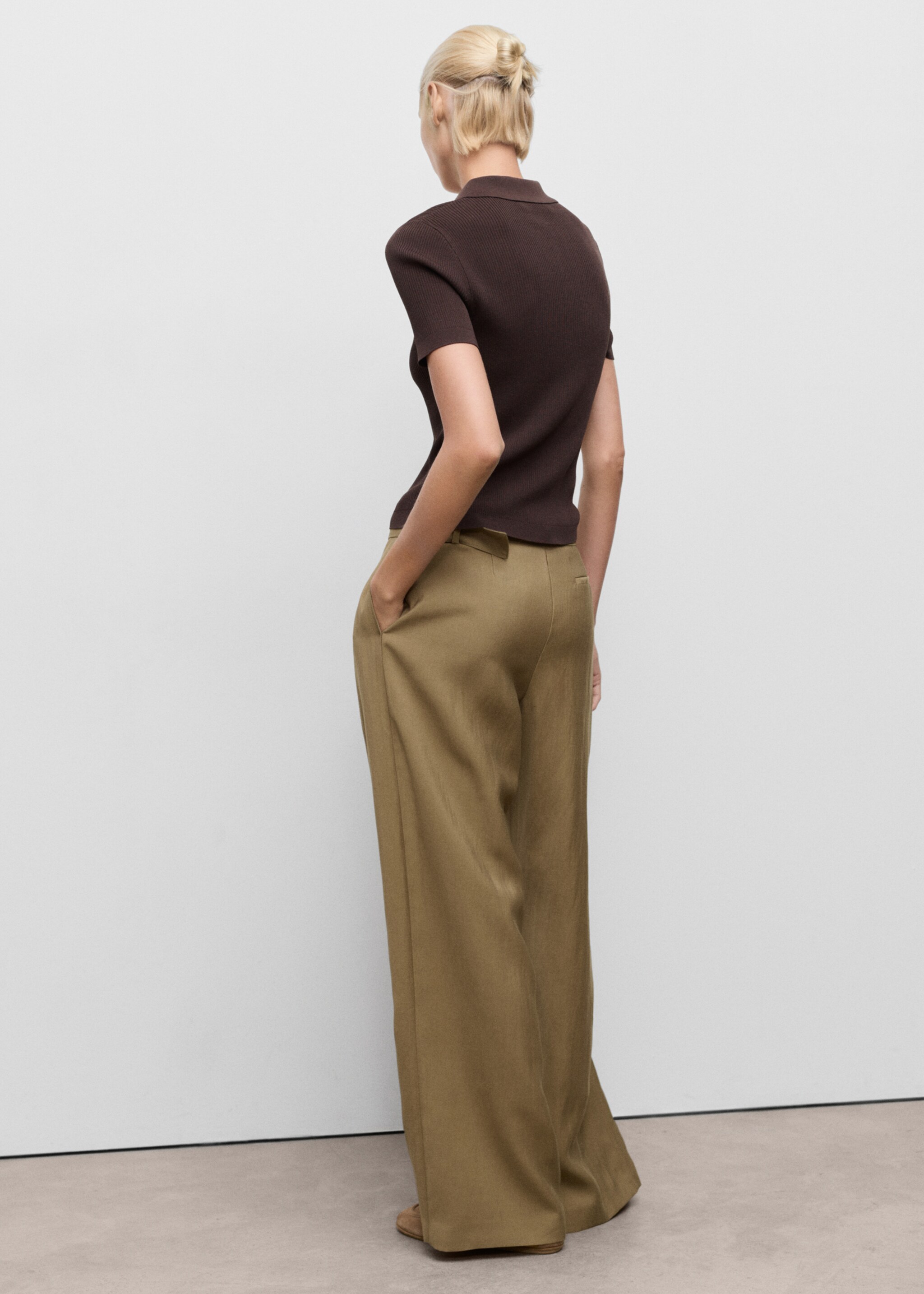 Paperbag trousers with belt - Reverse of the article, Olive Green. Ref: 17074409-00.