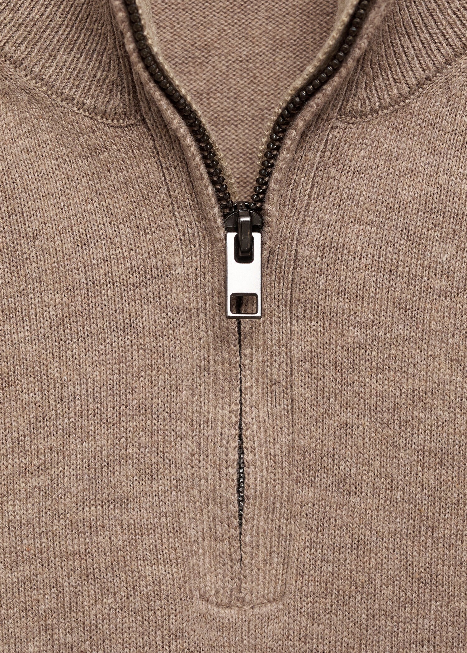 Camisola de gola com fecho - Pormenor do artigo 8