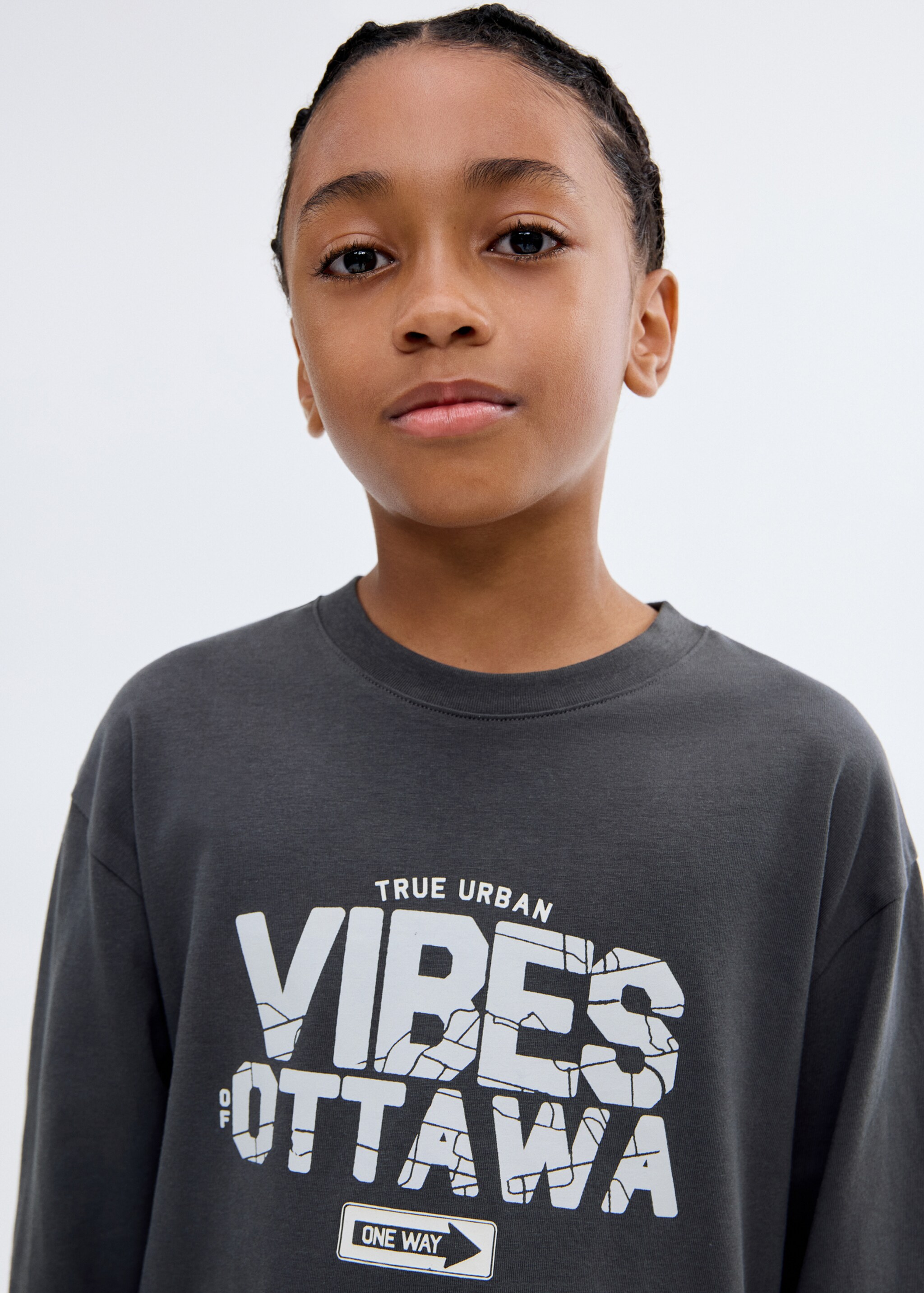Short-sleeved printed t-shirt - Details of the article 1, Charcoal. Ref: 17074417-00.