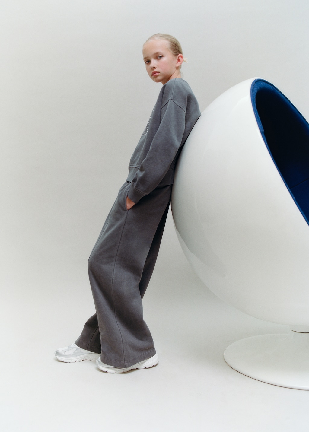 Wide-leg joggers with seam detail