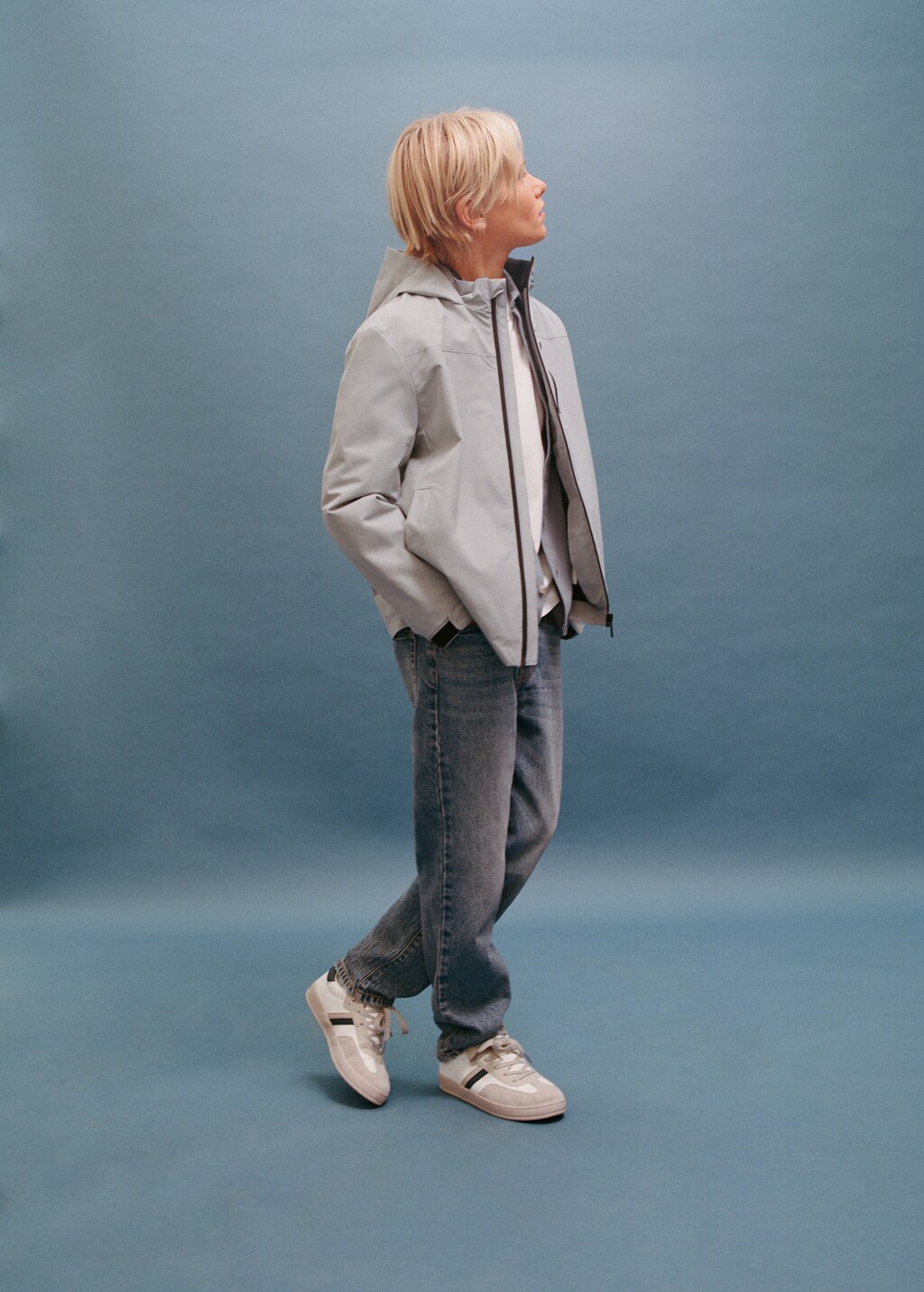 Hooded water-repellent coat