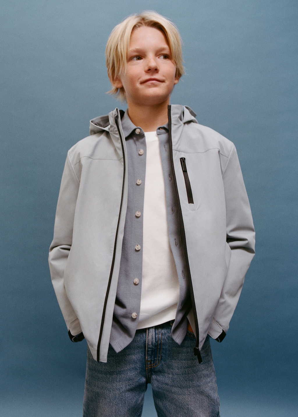 Hooded water-repellent coat