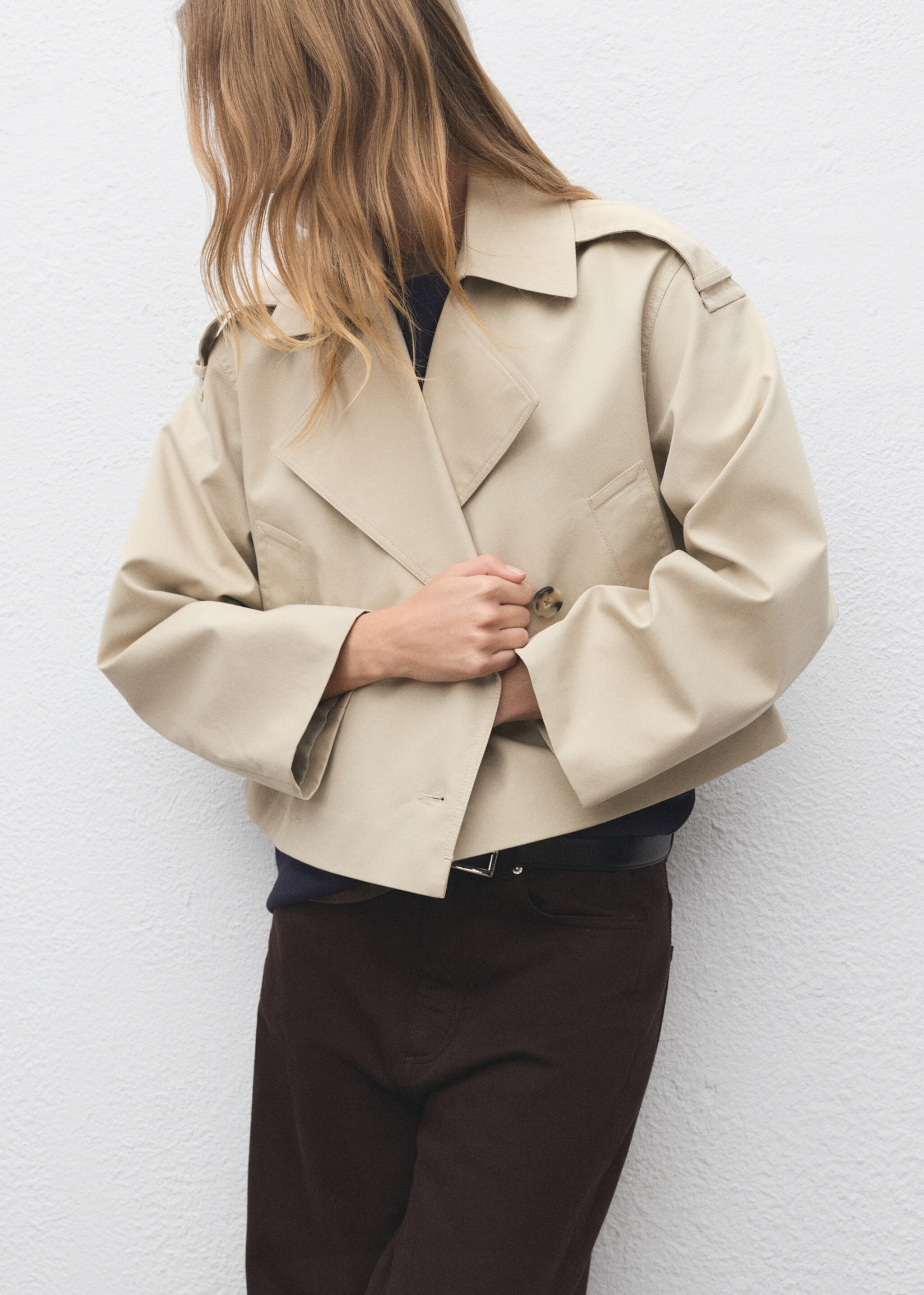Double-breasted cropped trench coat - Details of the article 2, Beige. Ref: 17074438-00.
