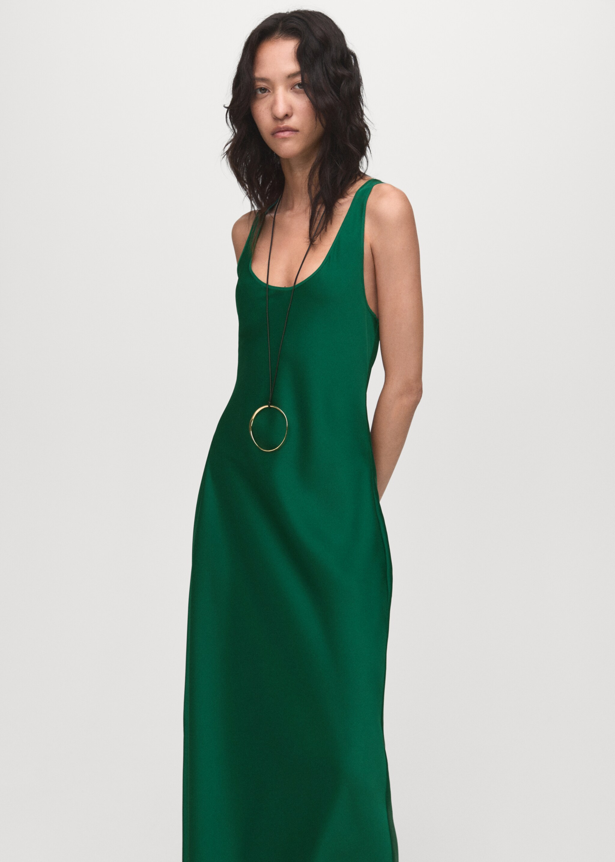 Satin dress with low neckline - Medium plane, Green. Ref: 17074783-00.