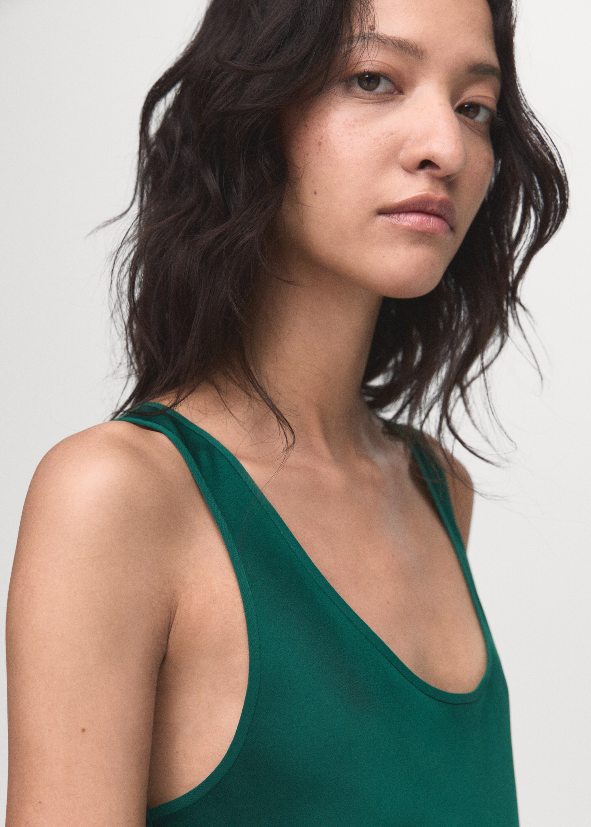 Satin dress with low neckline - Details of the article 1, Green. Ref: 17074783-00.