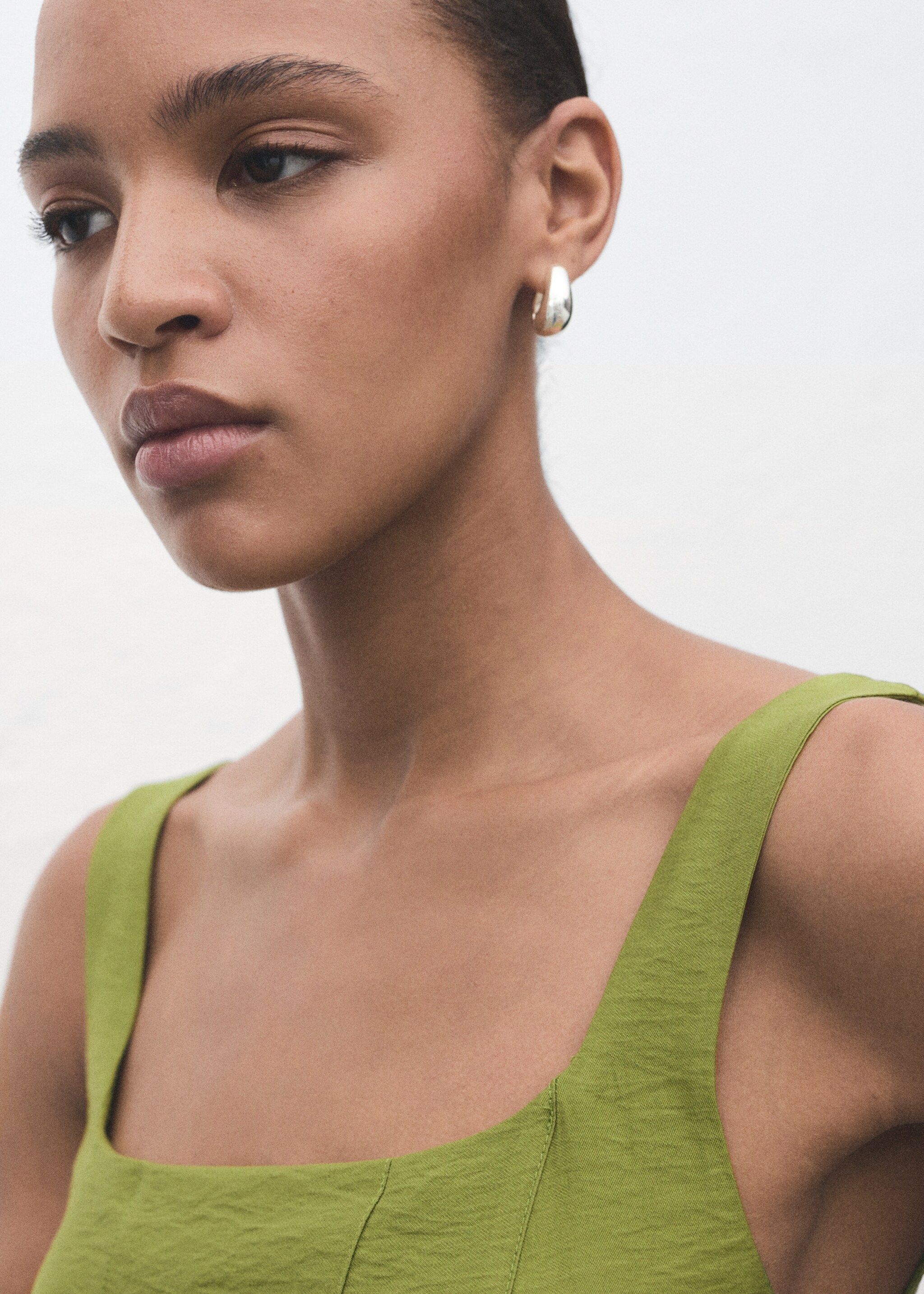 Midi-dress with stitching - Details of the article 1, Green. Ref: 17074788-00.