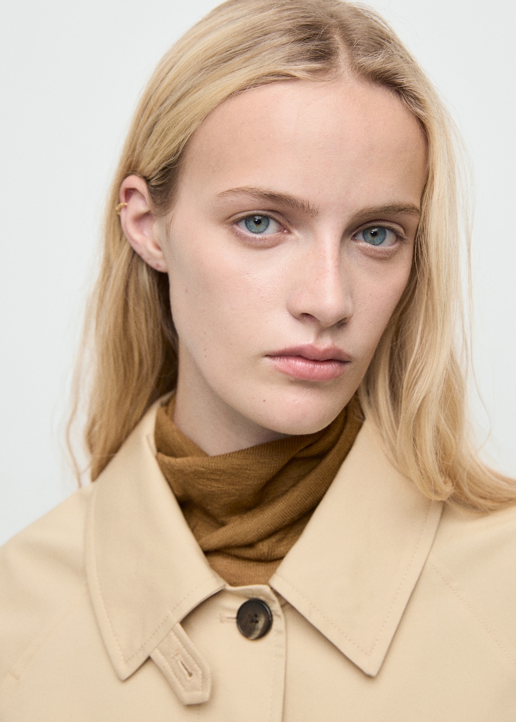 Mango Short oversized trench coat with epaulettes