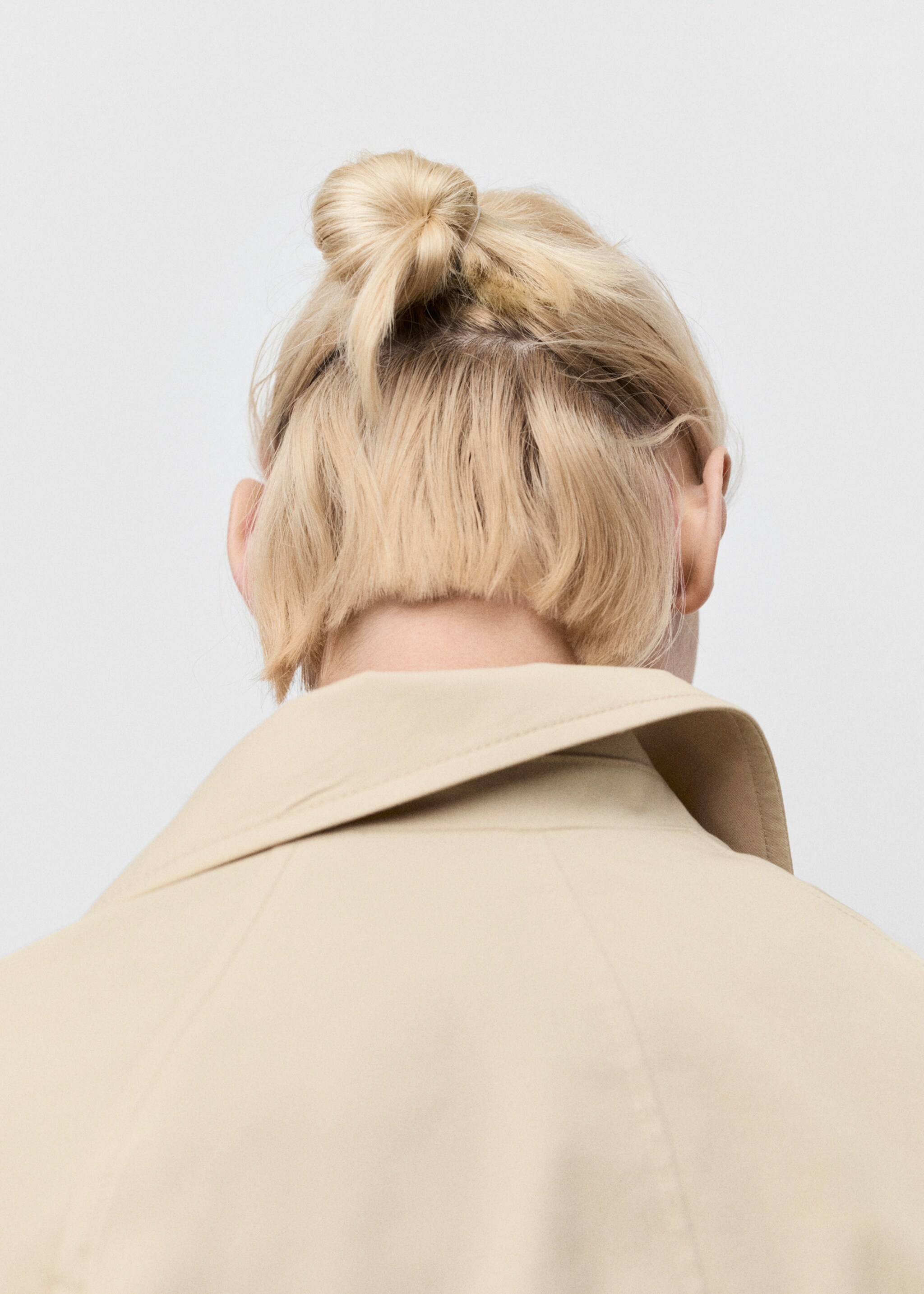 Trench oversize com trabillas - Pormenor do artigo 1, Cru. Ref: 17075152-00.