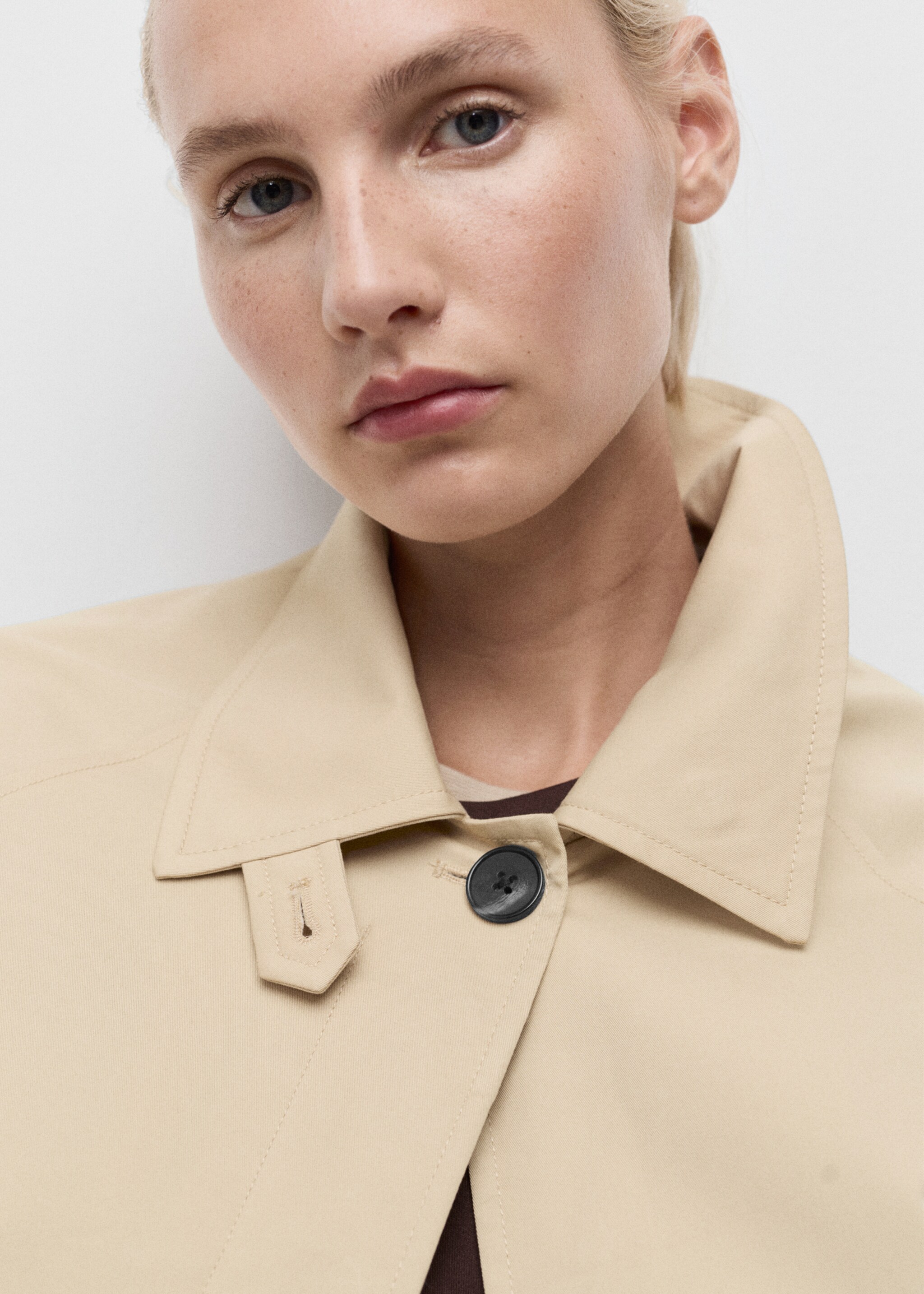 Trench oversize com trabillas - Pormenor do artigo 2, Cru. Ref: 17075152-00.