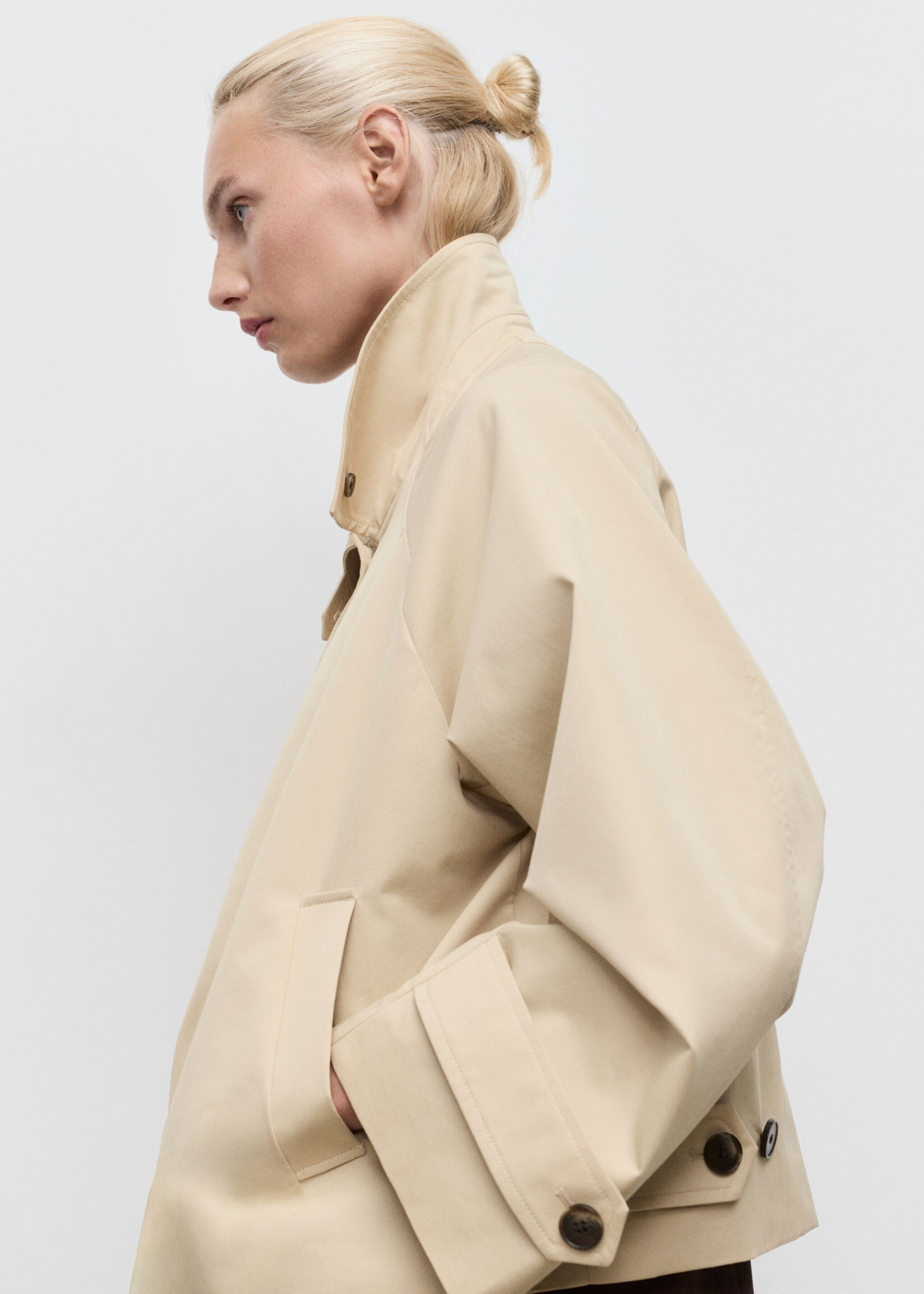 Trench oversize com trabillas - Pormenor do artigo 6, Cru. Ref: 17075152-00.
