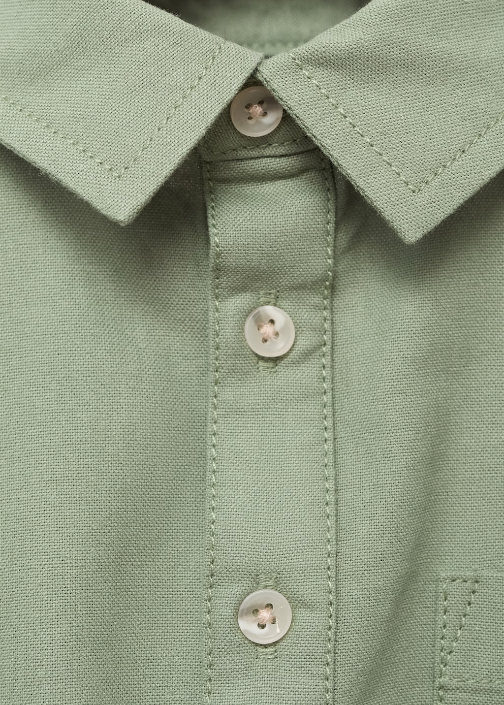 Cotton shirt with a collar