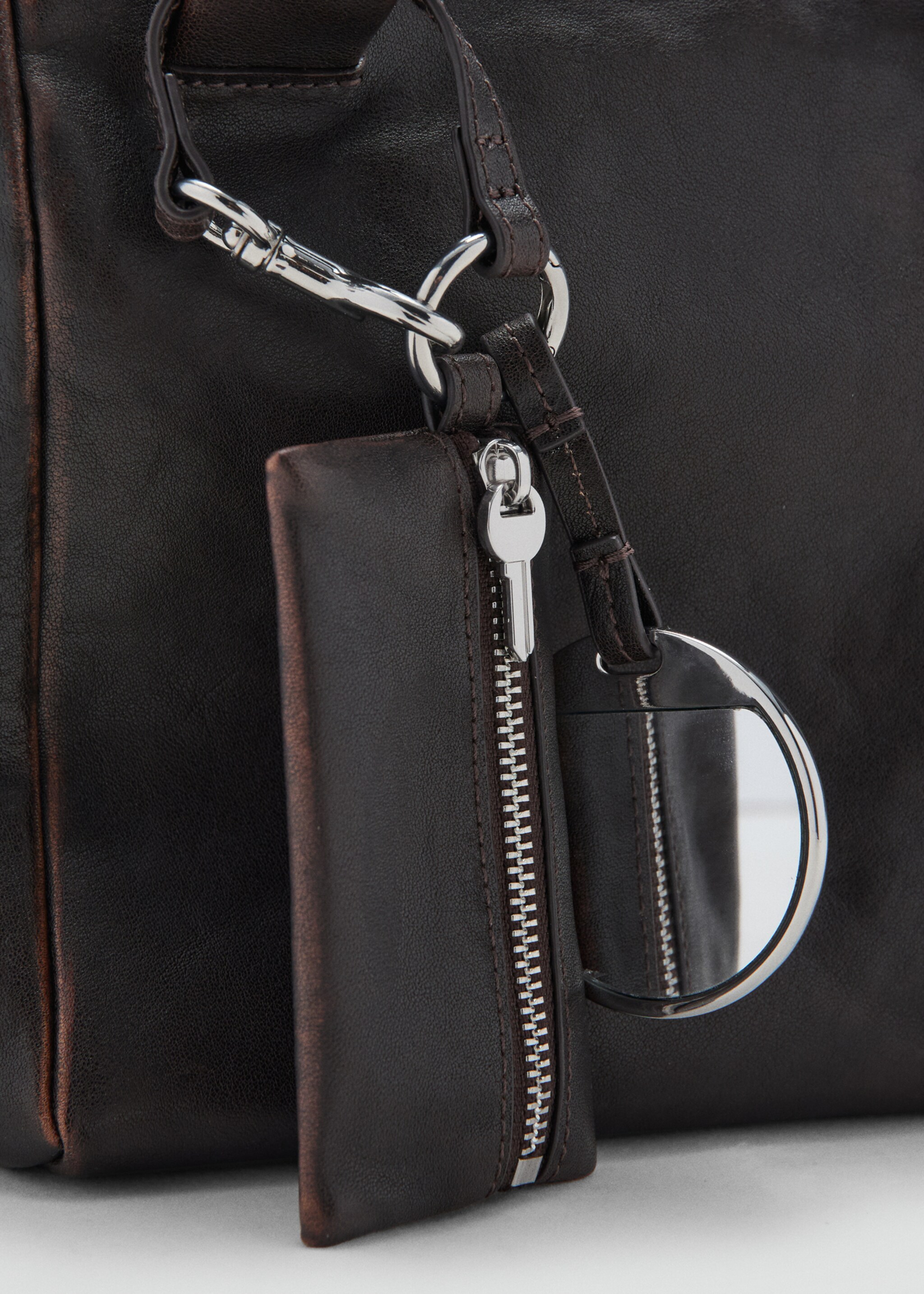 Leather clutch bag with charms - Details of the article 2, Chocolate. Ref: 17075170-00.