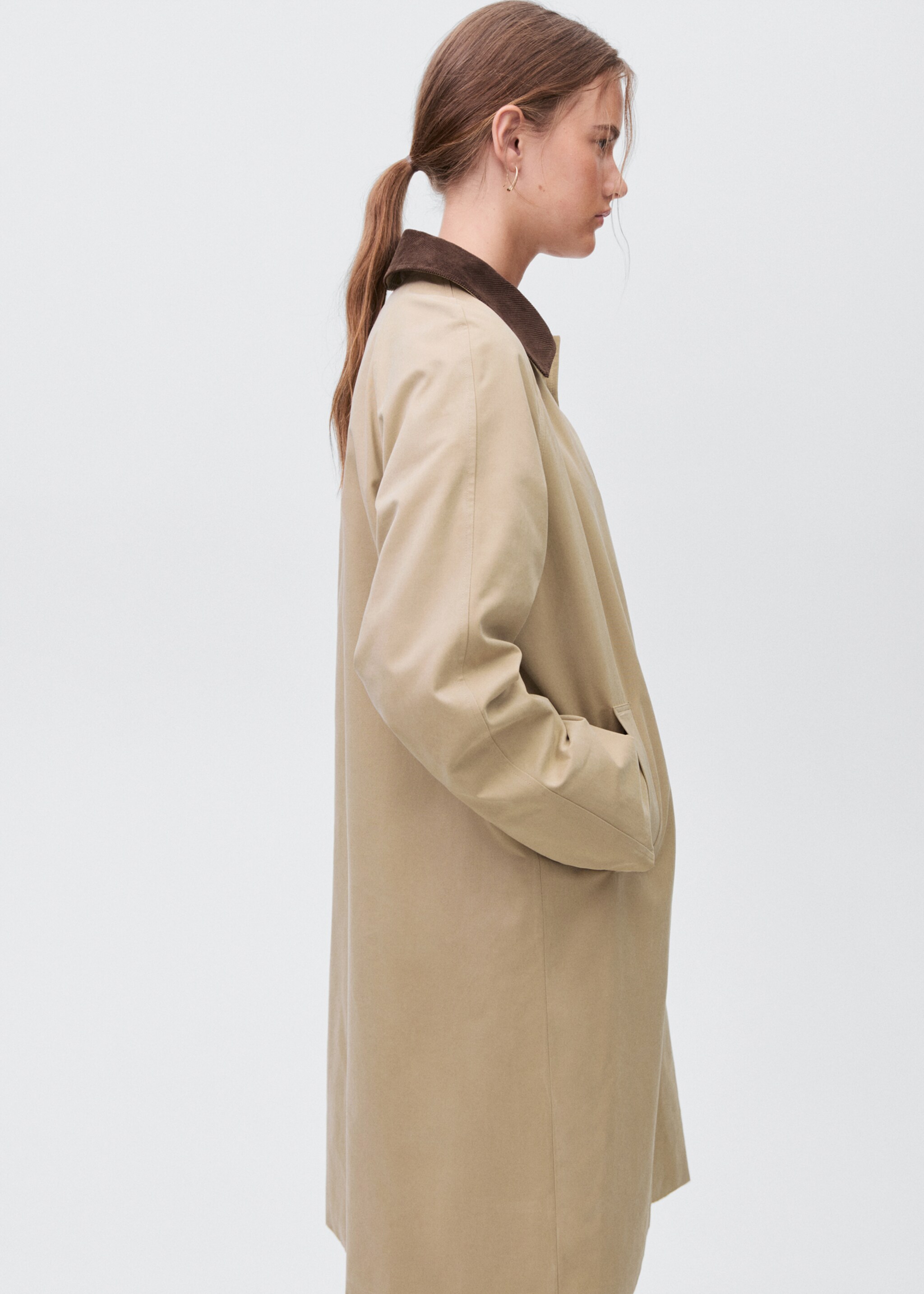 Trench coat with contrasting collar - Medium plane, Ecru. Ref: 17075783-00.