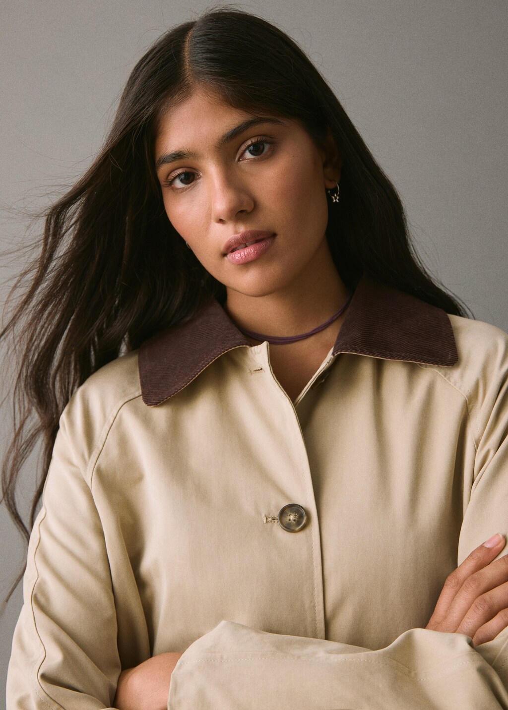 Trench coat with contrasting collar