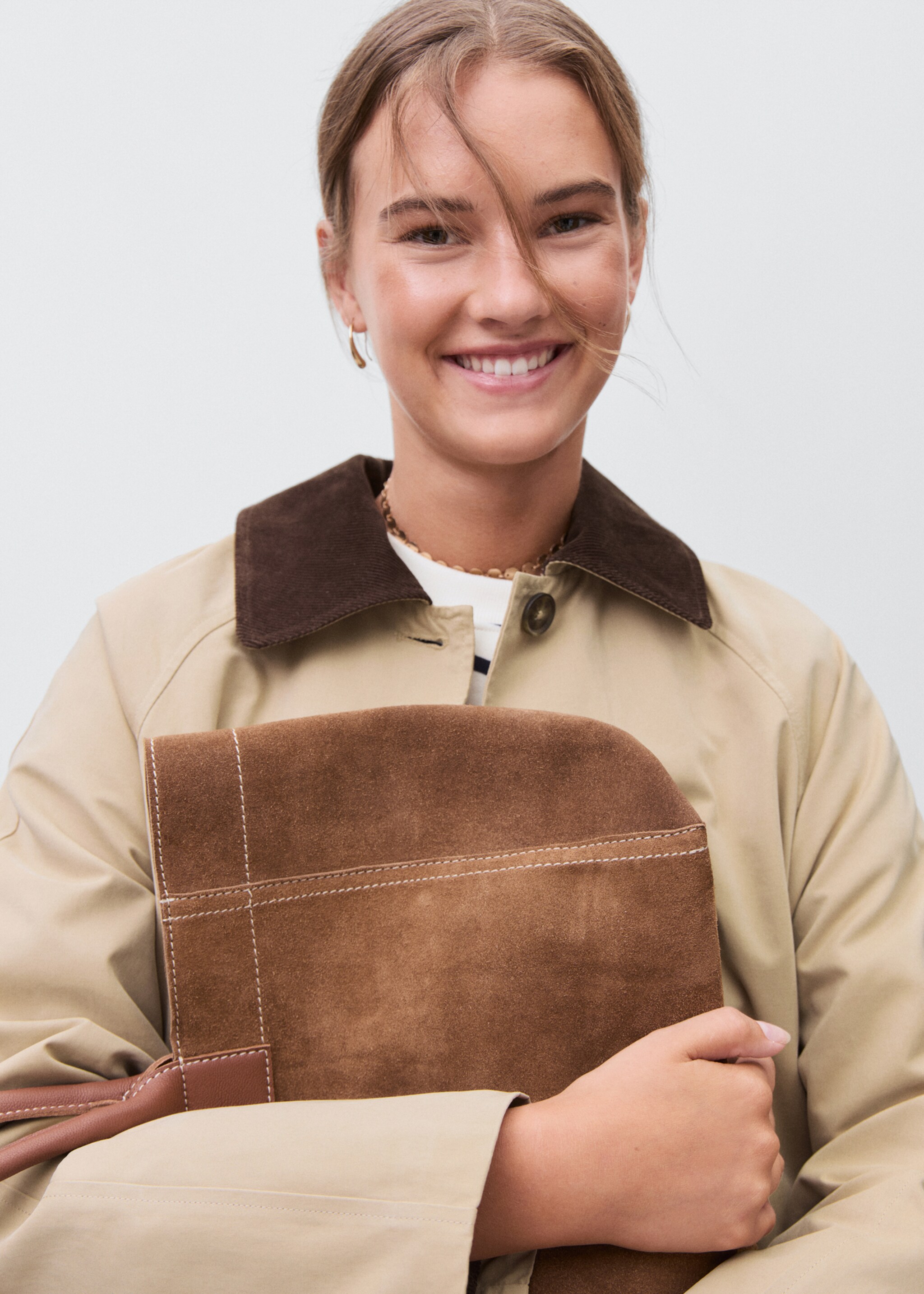 Trench coat with contrasting collar - Details of the article 1, Ecru. Ref: 17075783-00.