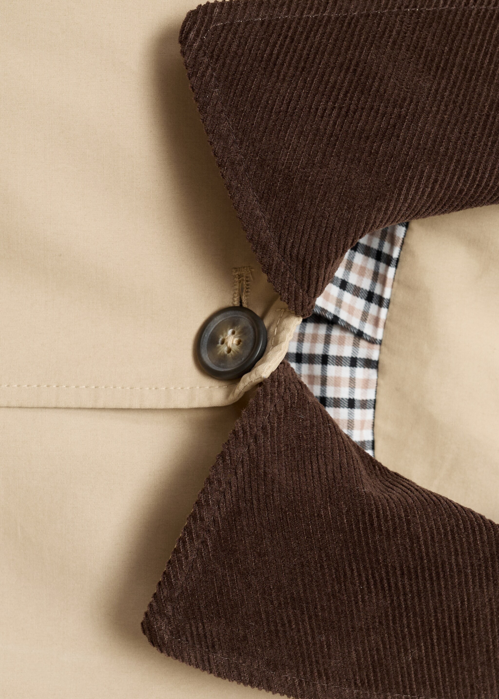 Trench coat with contrasting collar - Details of the article 8, Ecru. Ref: 17075783-00.