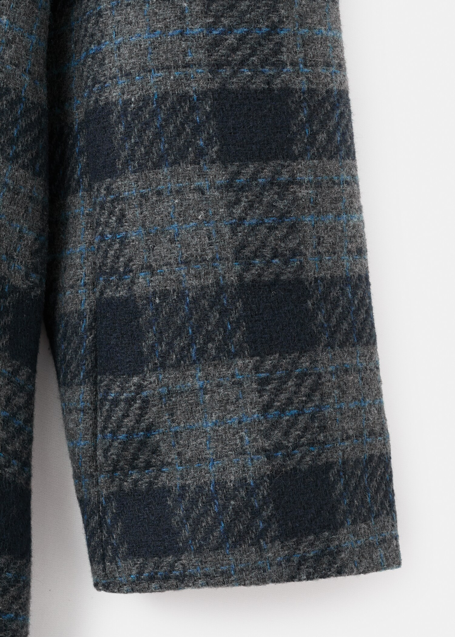 Checked cloth coat - Details of the article 0