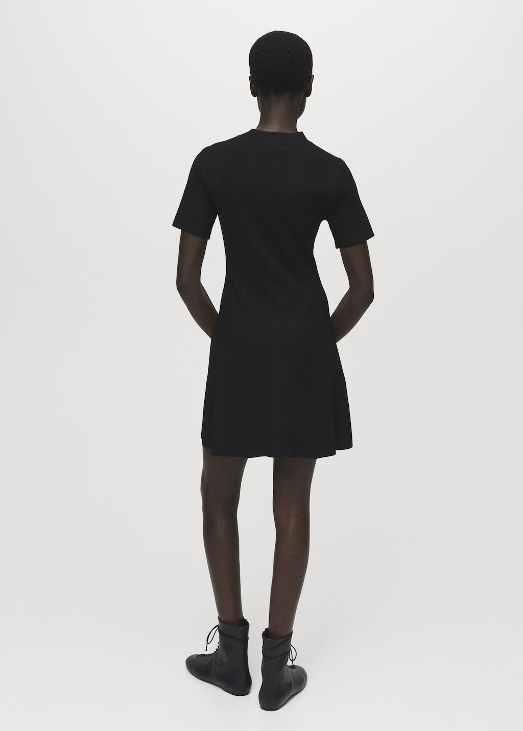 Fine-knit flared dress - image 3