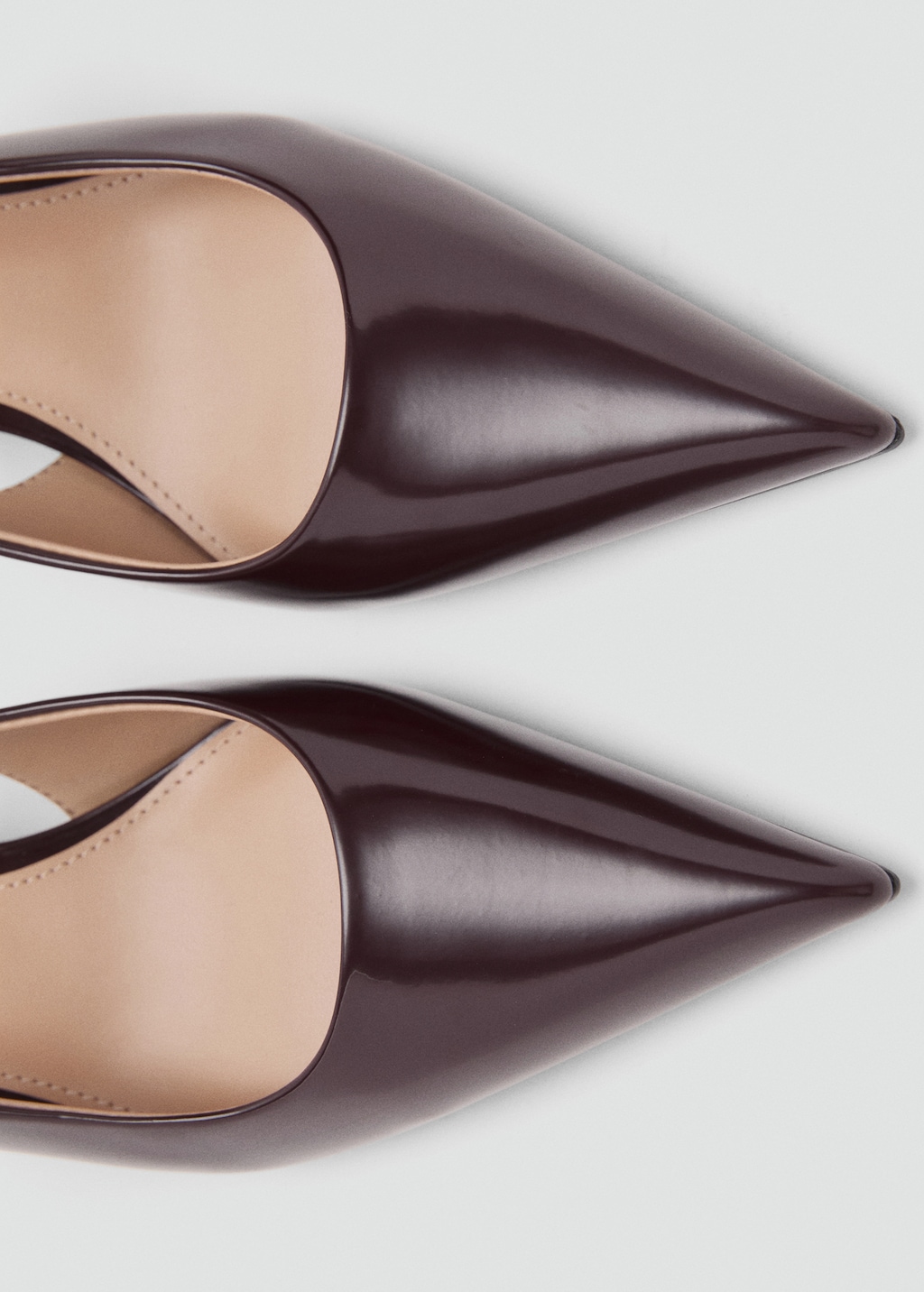 Kitten-heel patent leather shoes