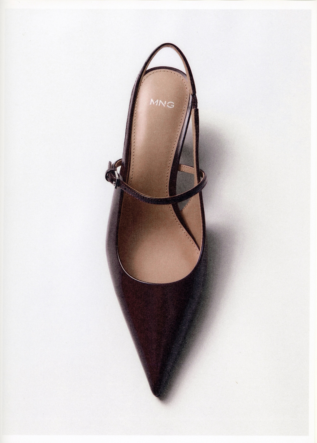 Kitten-heel patent leather shoes