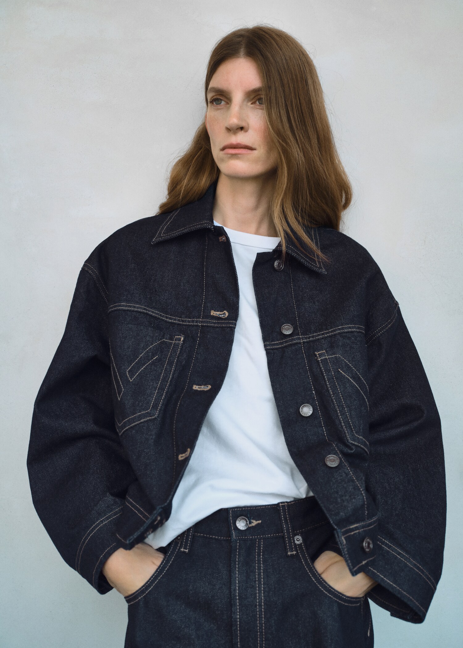 Veste denim coutures décoratives - Plan moyen