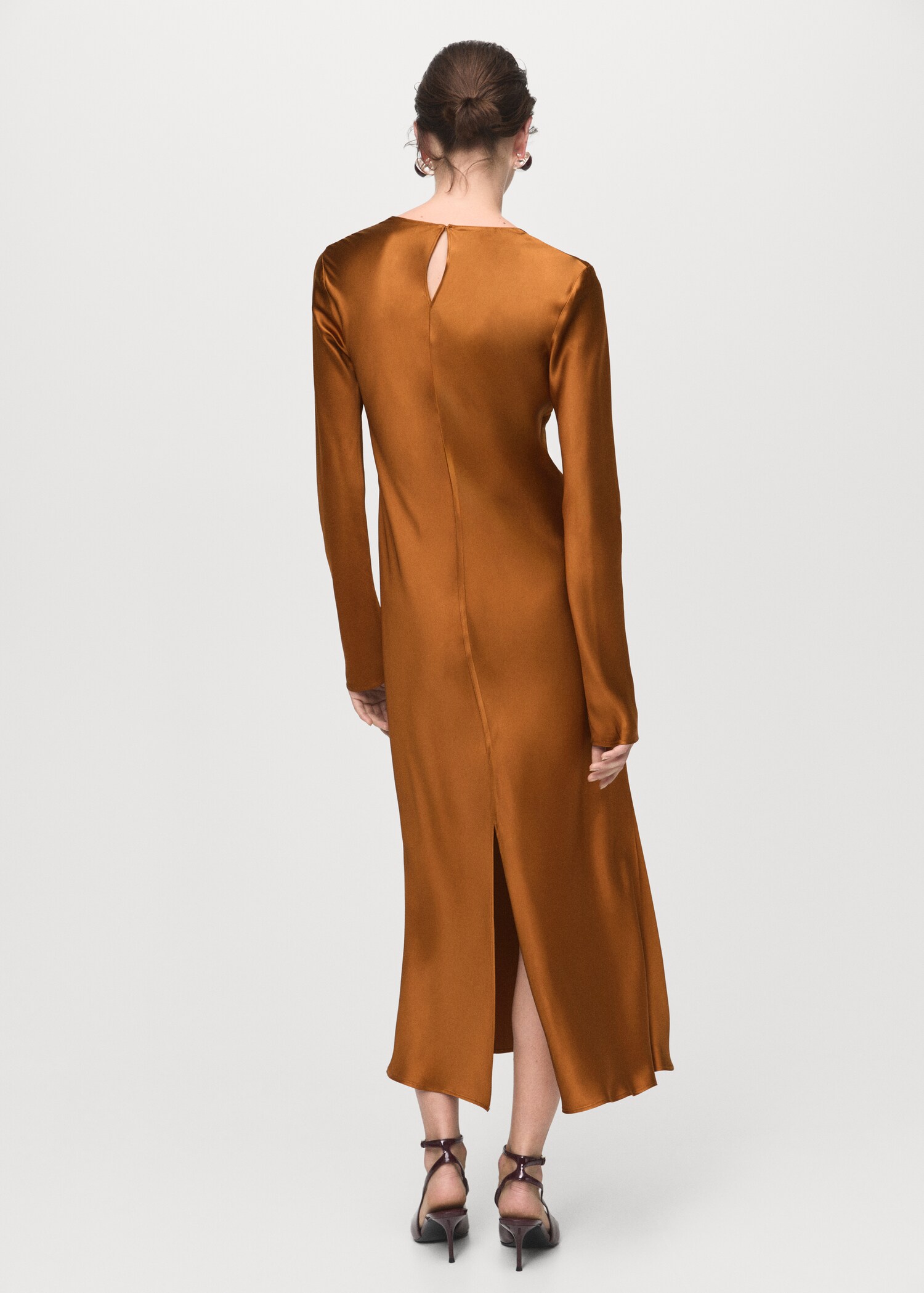 Long satin dress - Reverse of the article