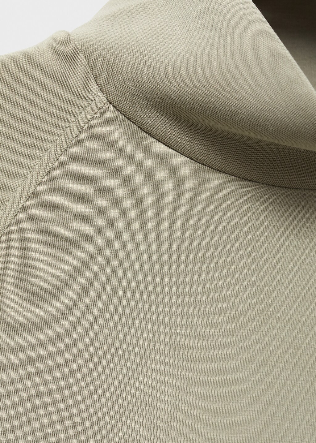 High collar sweatshirt