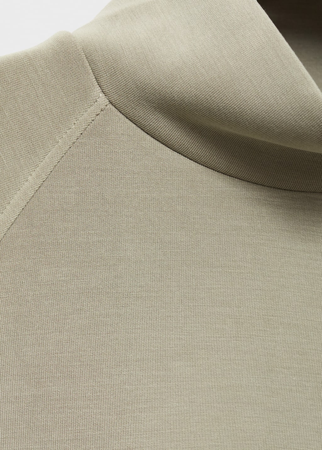 High collar sweatshirt