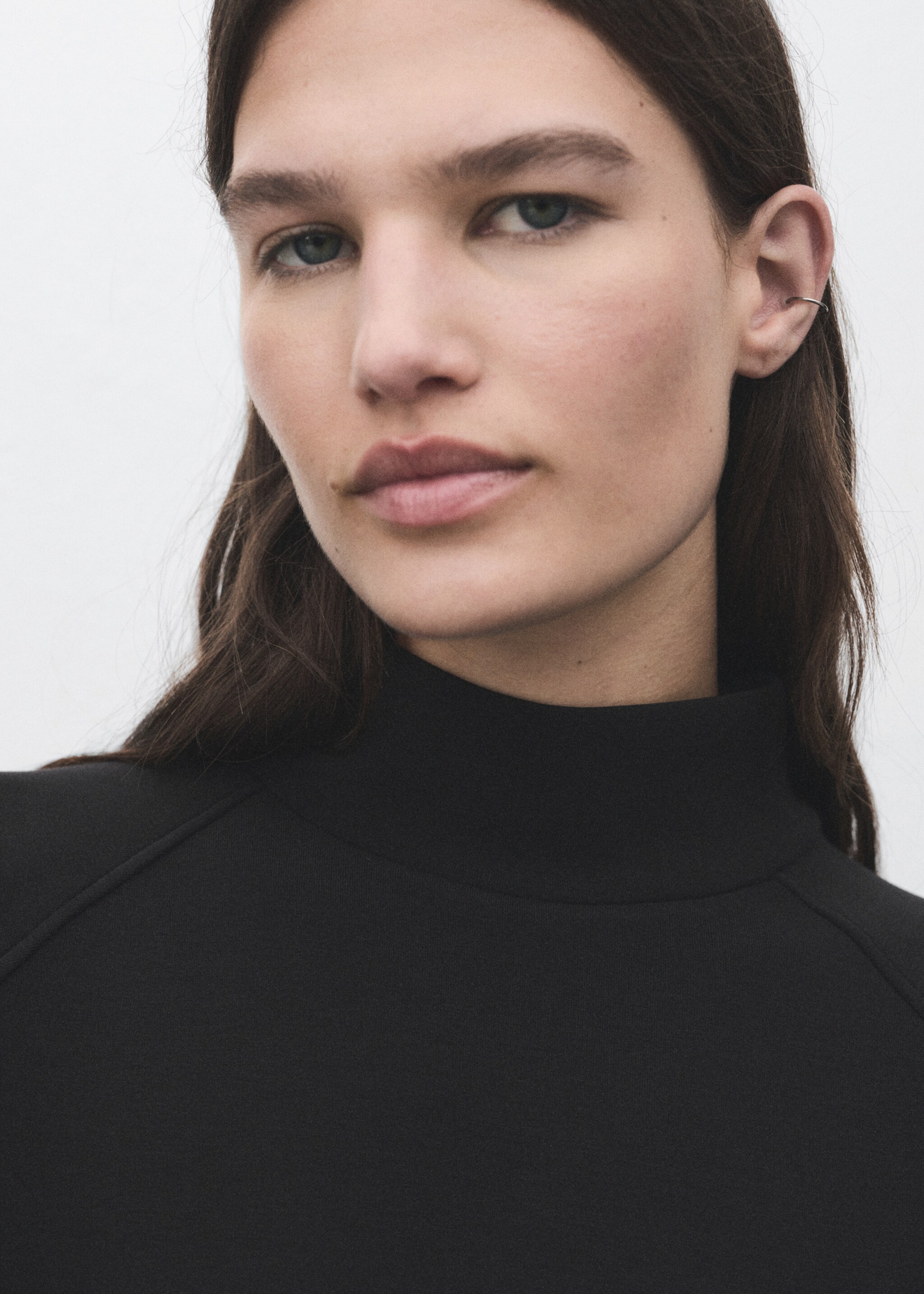 High collar sweatshirt - Details of the article 1, Black. Ref: 17075812-00.