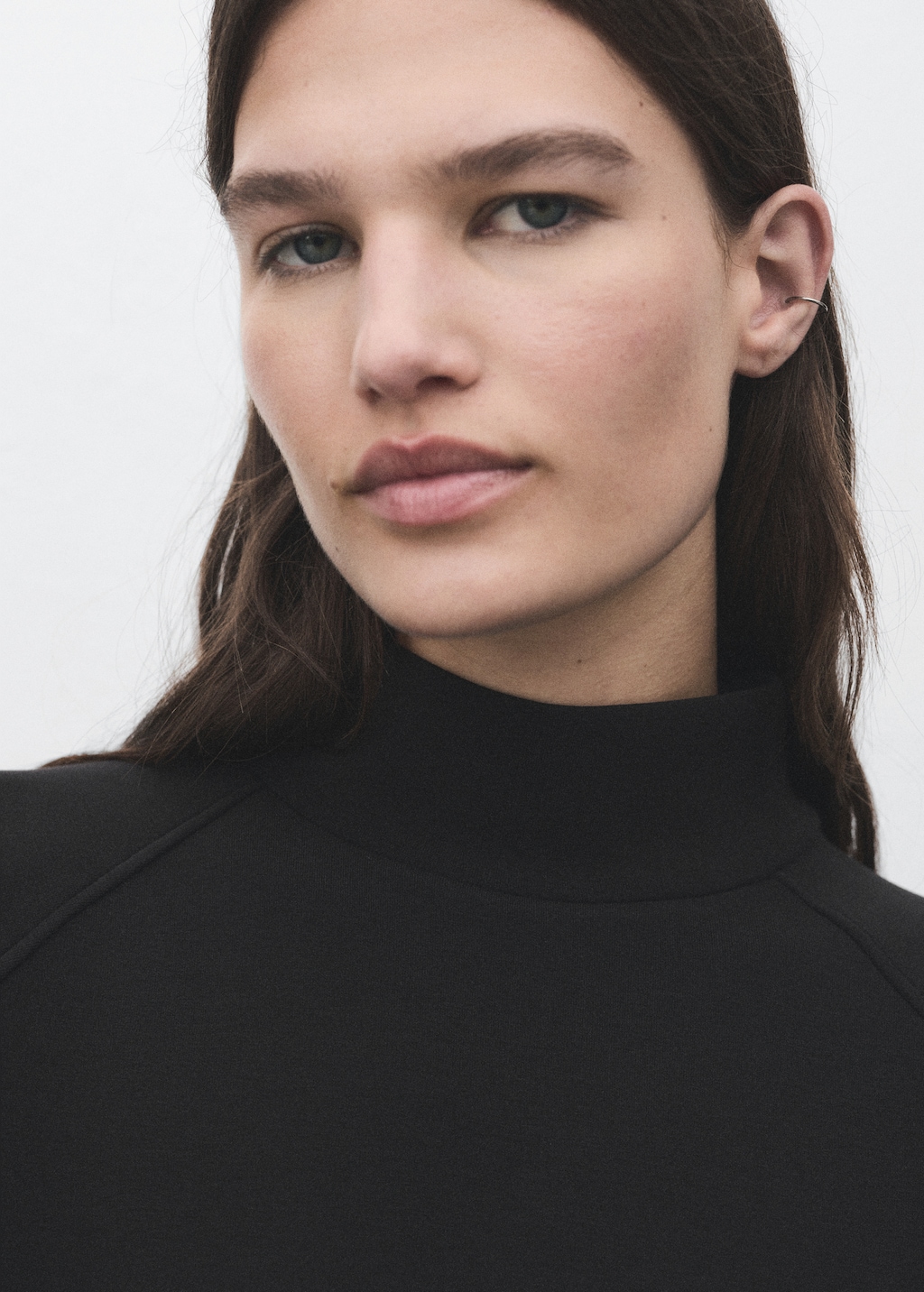 High collar sweatshirt