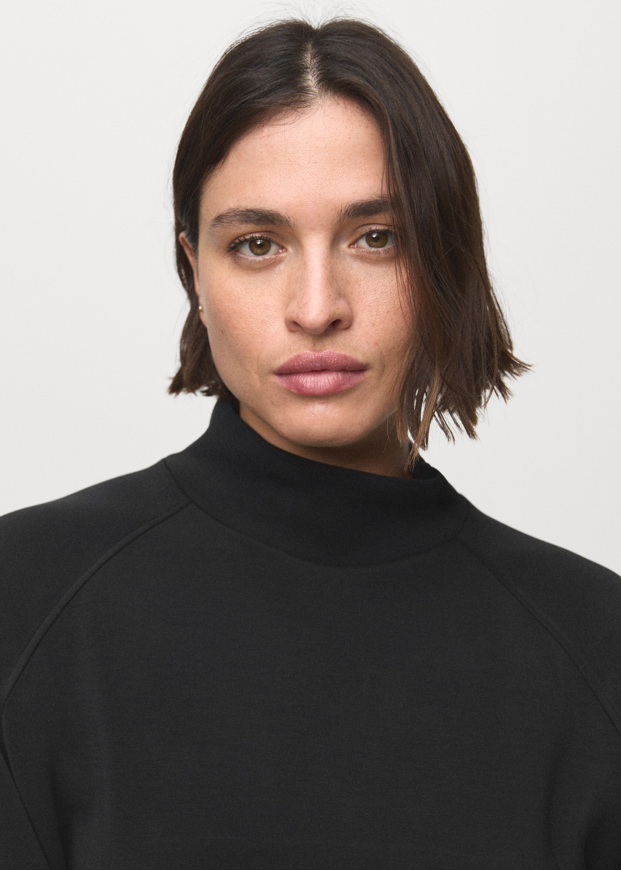 High collar sweatshirt - Details of the article 4, Black. Ref: 17075812-00.