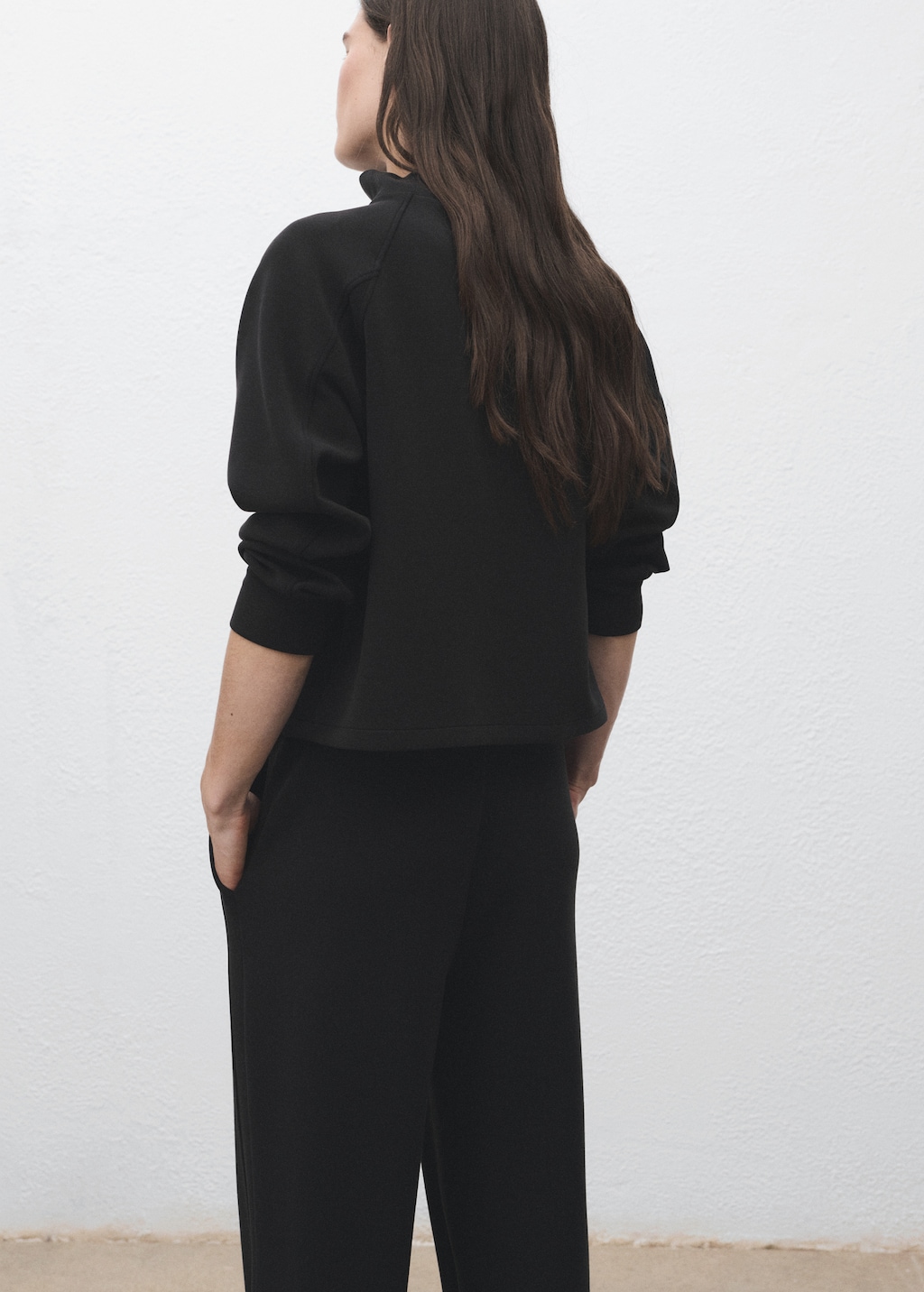 High collar sweatshirt