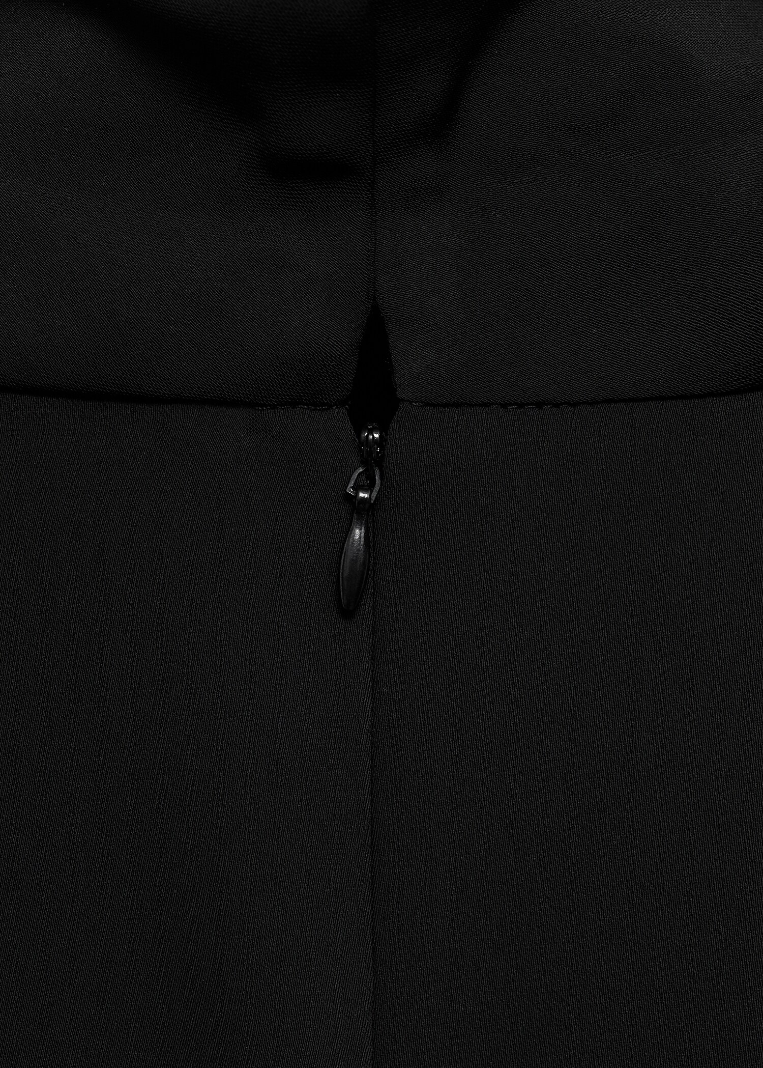 Short asymmetrical sleeve dress - Details of the article 0