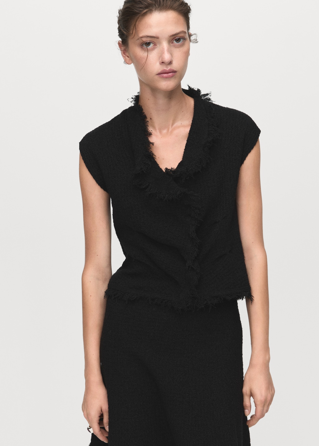 Tweed skirt with frayed hem