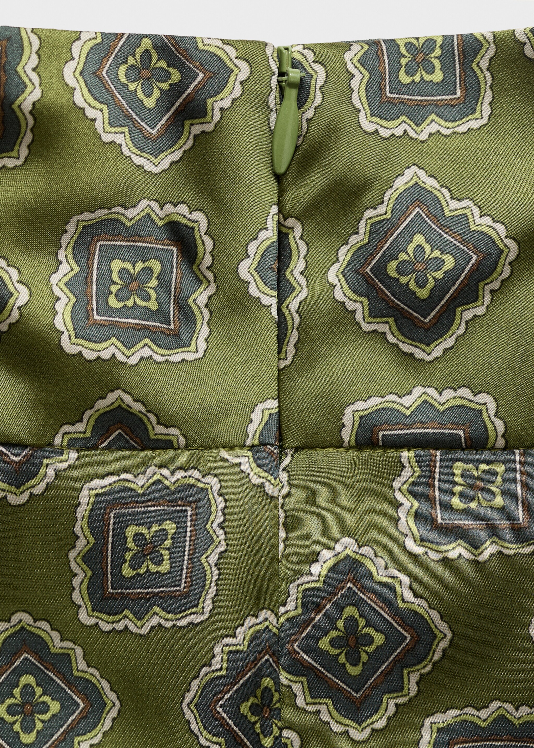 Blusa satinada estampado geométrico - Detalle del artículo 8, Verde. Ref: 17075828-00.