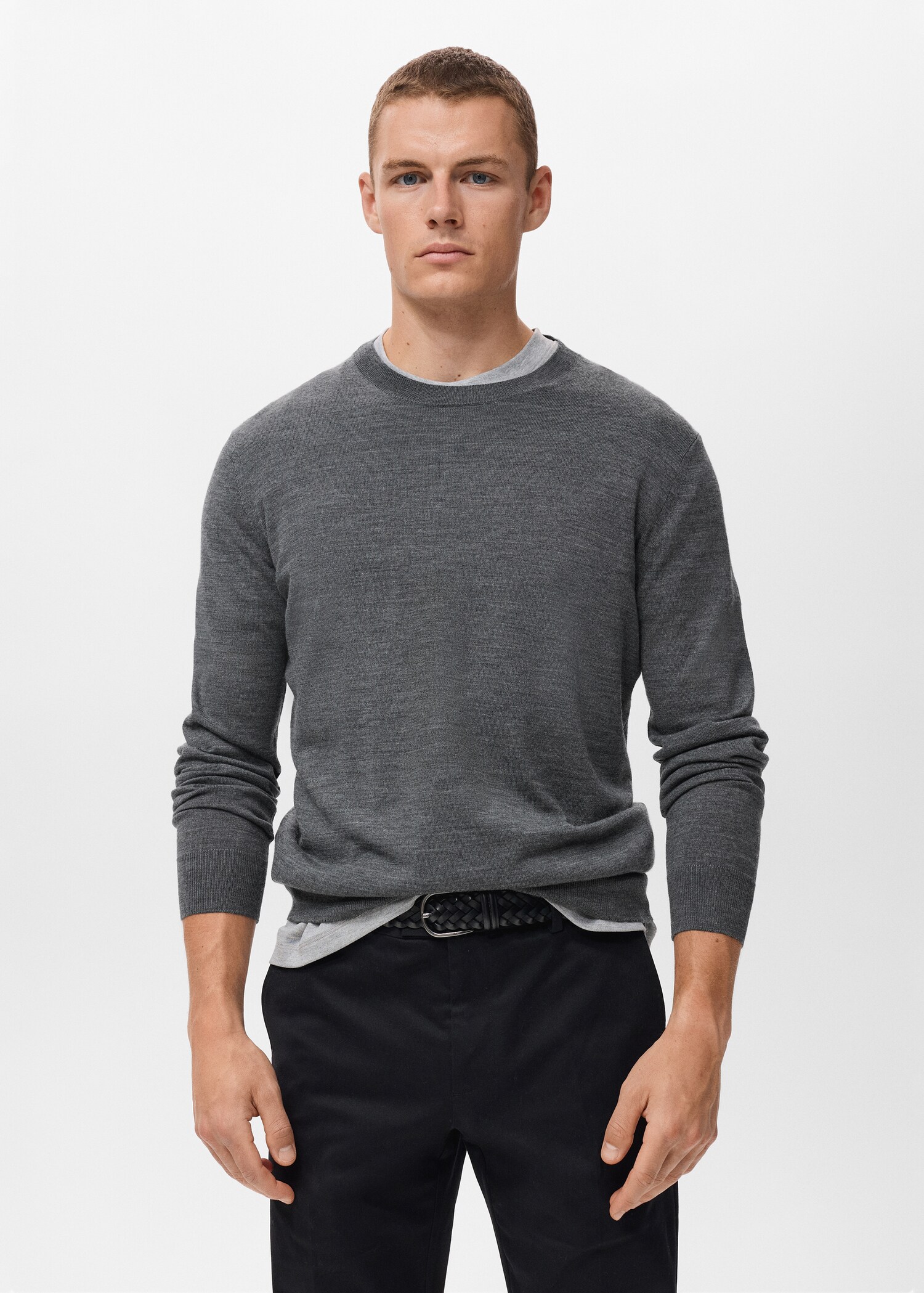 Camisola de 100% lã com gola redonda - Plano médio