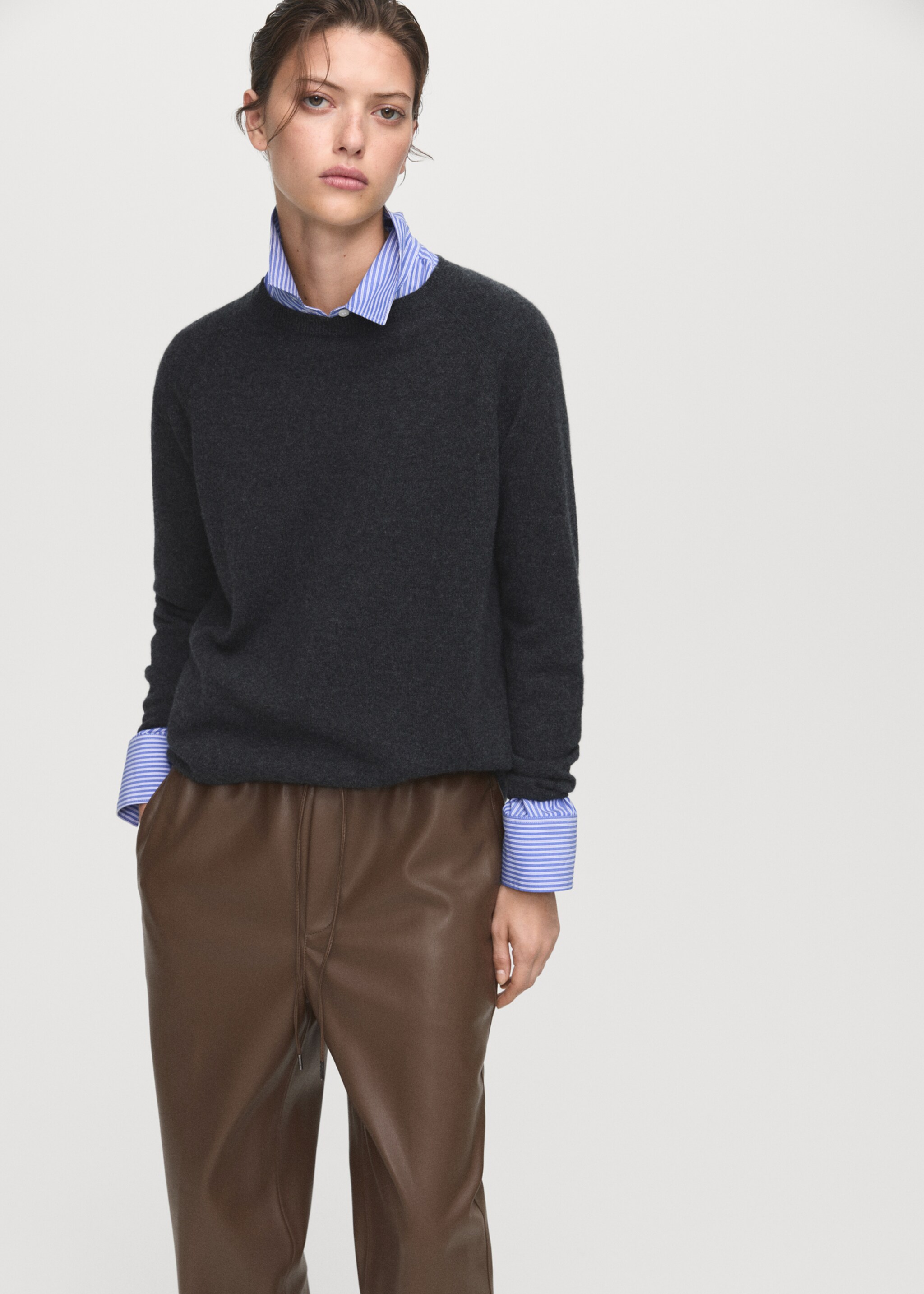 Leather-effect elastic waist trousers - Details of the article 1, Medium Brown. Ref: 17075974-00.