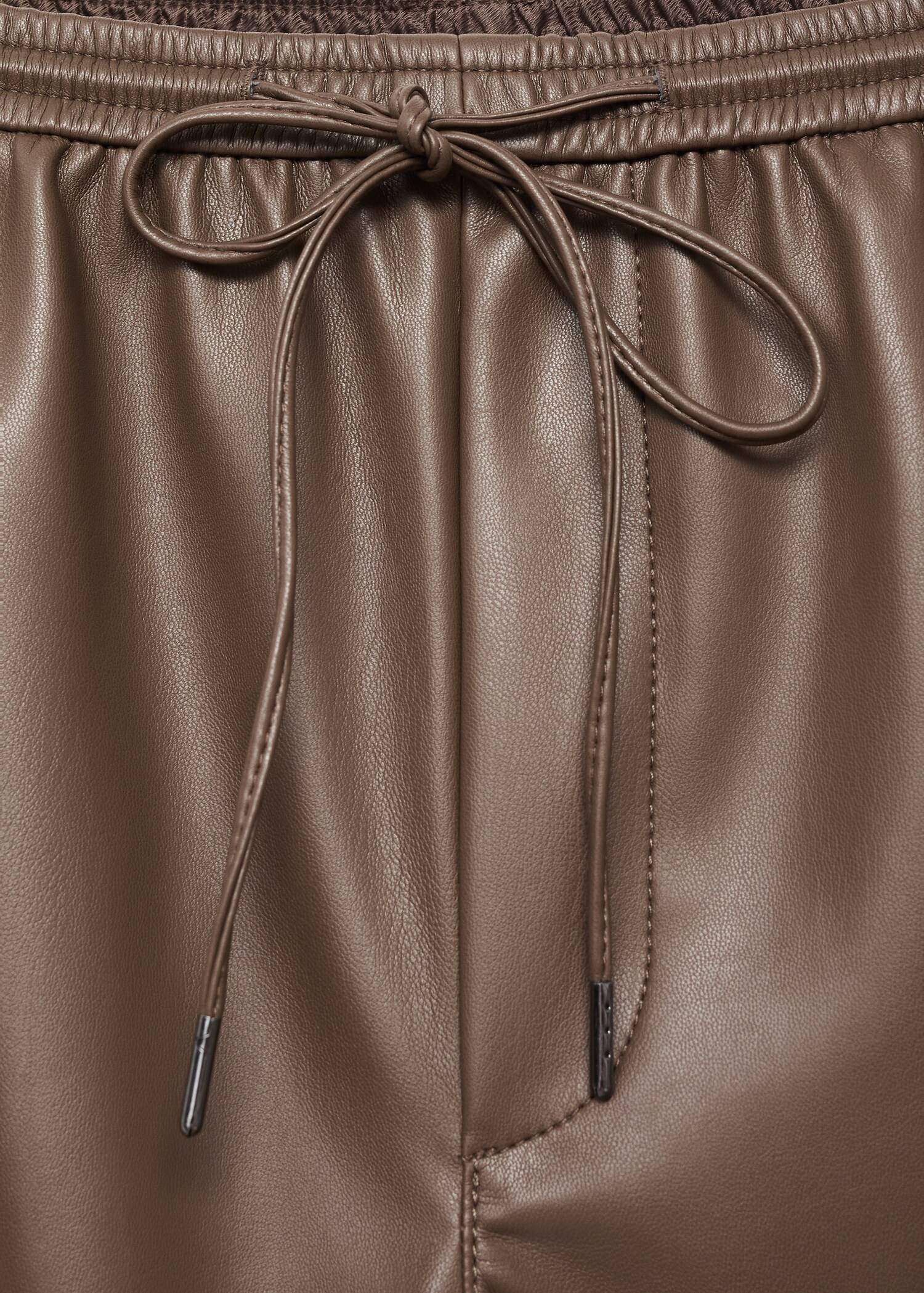 Leather-effect elastic waist trousers - Details of the article 8