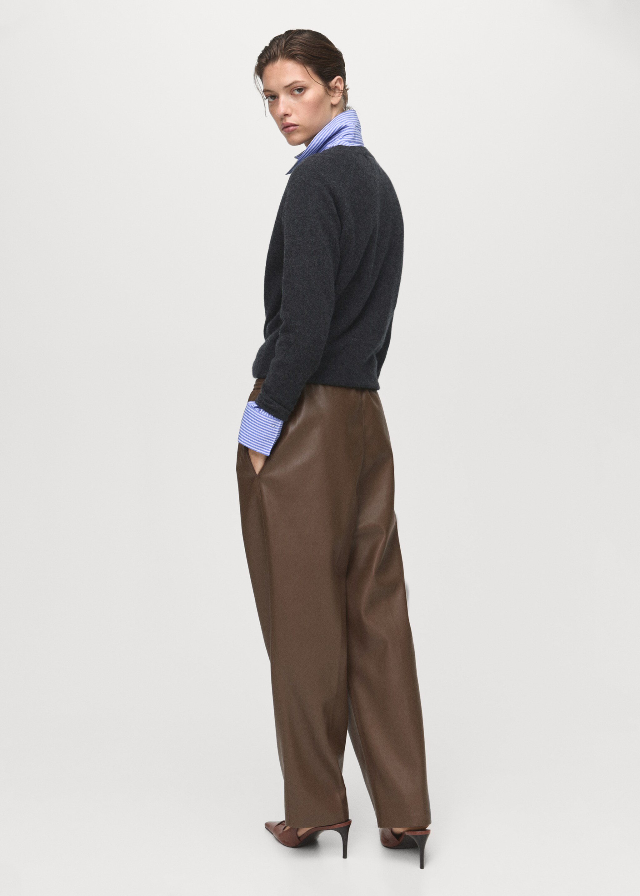 Leather-effect elastic waist trousers - Reverse of the article, Medium Brown. Ref: 17075974-00.